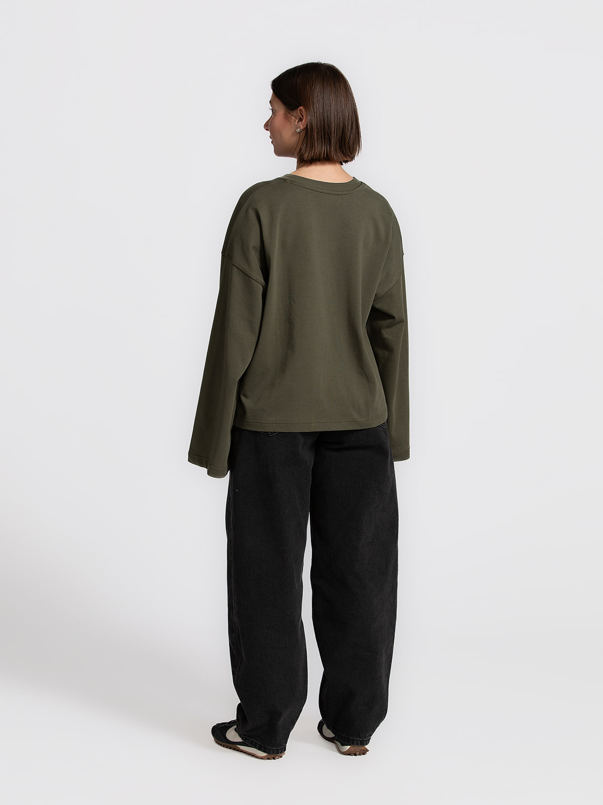 Les Soeurs T-shirt à manches longues Aline 5. Bye, les basiques ennuyeux ! Ce longsleeve kaki aux manches larges apporte ...