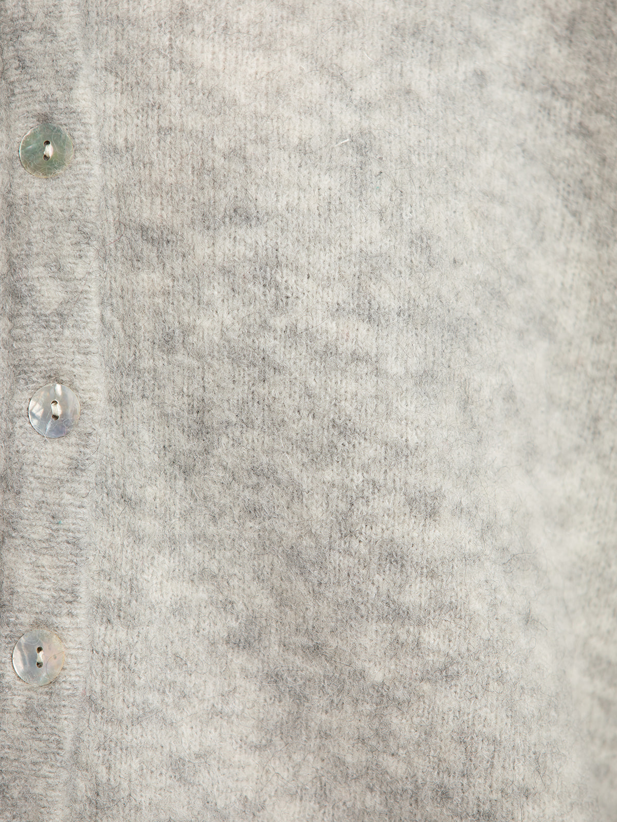American Vintage Gebreide cardigan Vitow 6. Kies voor een tijdloze en knusse stijl met deze grijze cardigan, gemaakt van ...