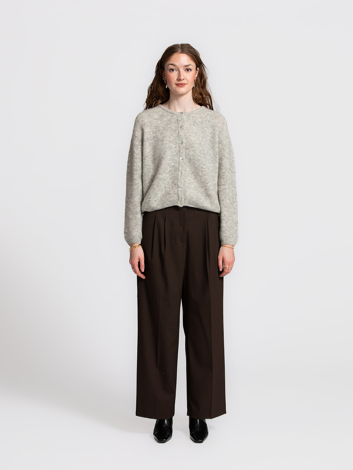 American Vintage Gebreide cardigan Vitow 3. Kies voor een tijdloze en knusse stijl met deze grijze cardigan, gemaakt van ...