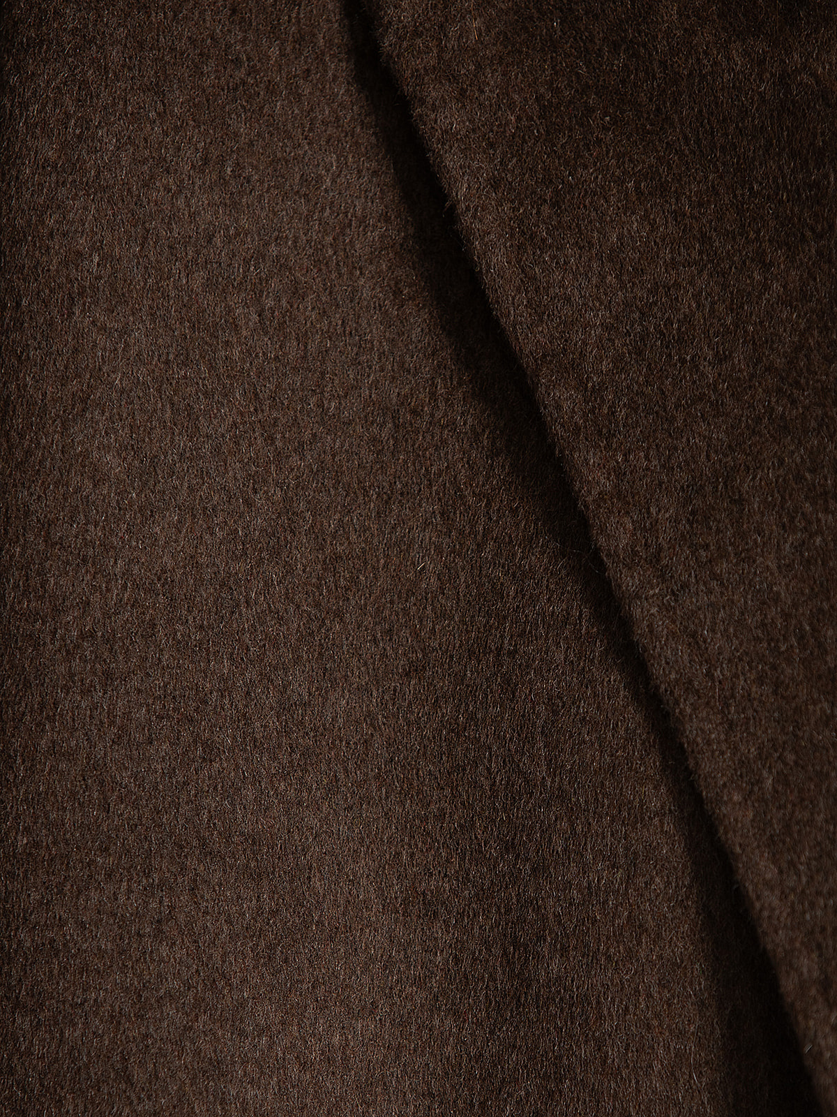 Les Soeurs Manteau Adan 5. Wrapped in autumn warmth. Ce long manteau brun est un classique intemporel qui tombe toujours ...