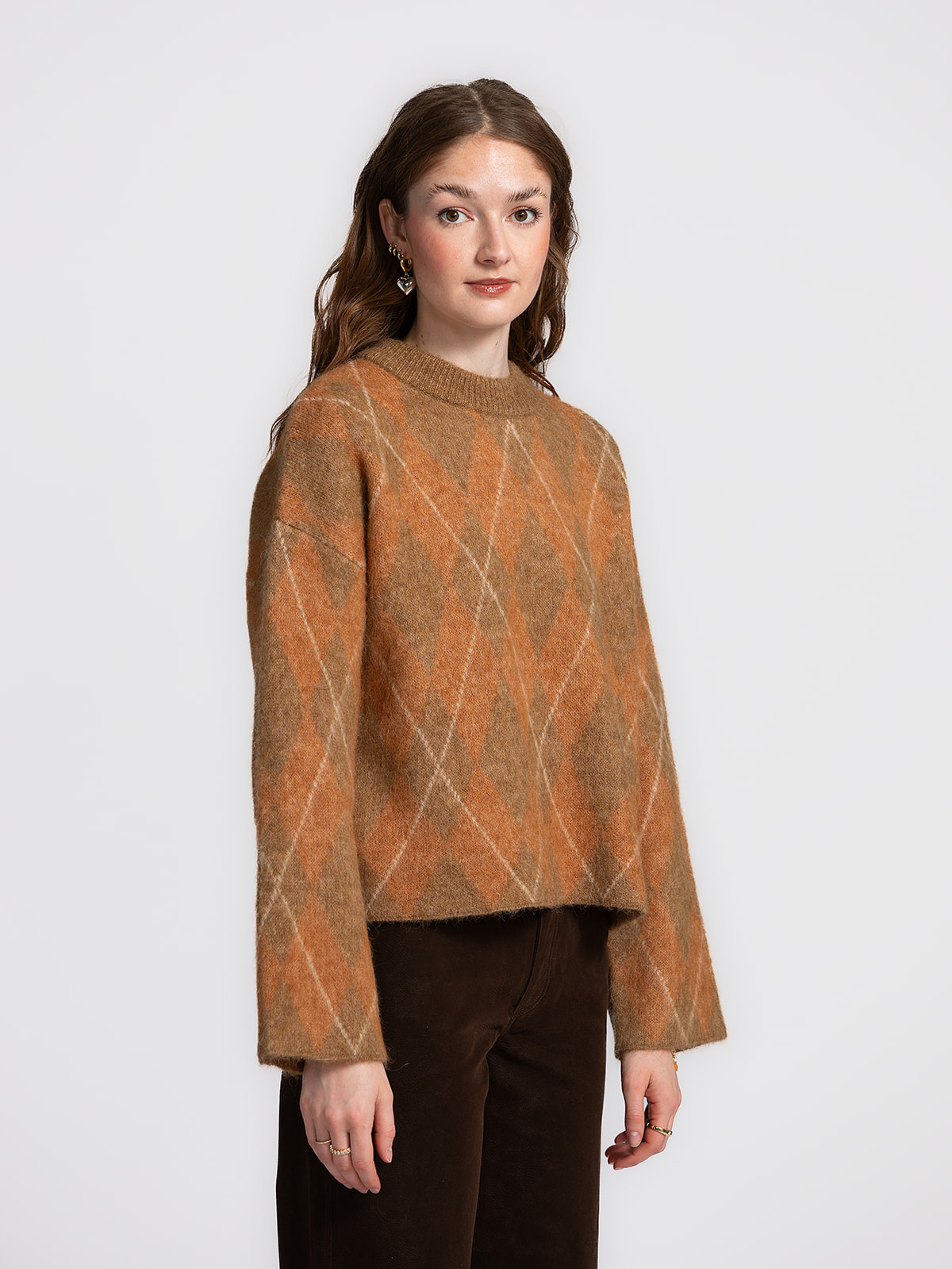 Selected Gebreide trui Lulu 1. Classic charm, modern twist. Deze wollen knit met tijdloos argyle patroon combineert een t...