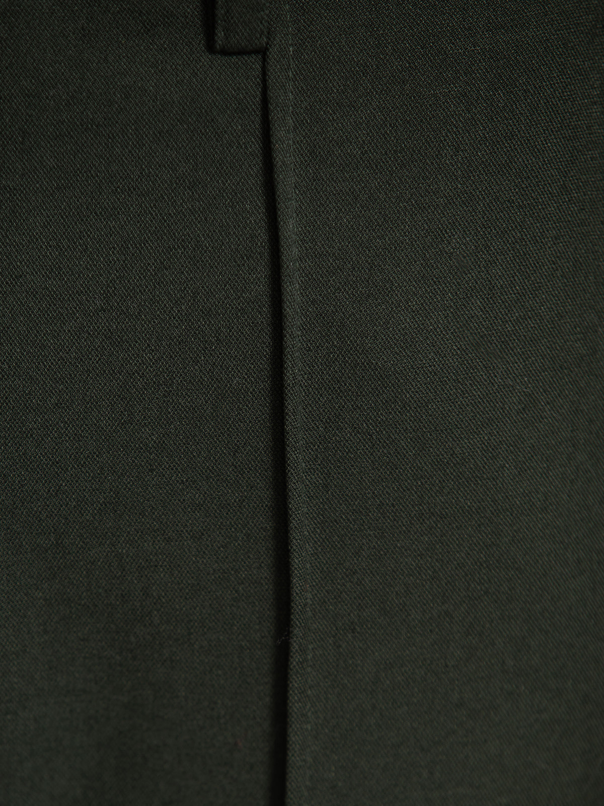 MBYM Ballonfit pantalon Pija 4. Deze donkergroene pantalon combineert stijl met comfort. De balloonfit geeft een stoere t...