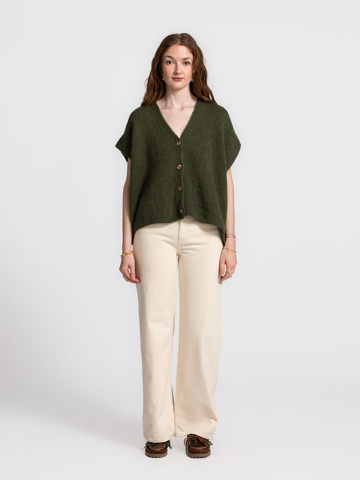 Les Soeurs Wijde jeans Jules 1. Minimalistisch en flatterend. De rechte, wijde pijpen en cleane afwerking maken dit een t...
