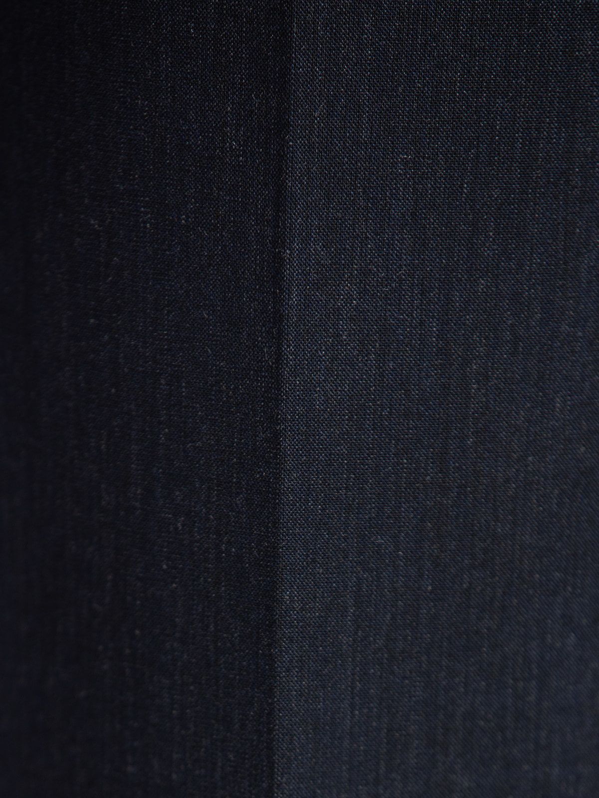 Selected wijde broek Rita 6. Meet your new wardrobe classic. Deze donkerblauwe pantalon met wijde pijpen verlengt je silh...