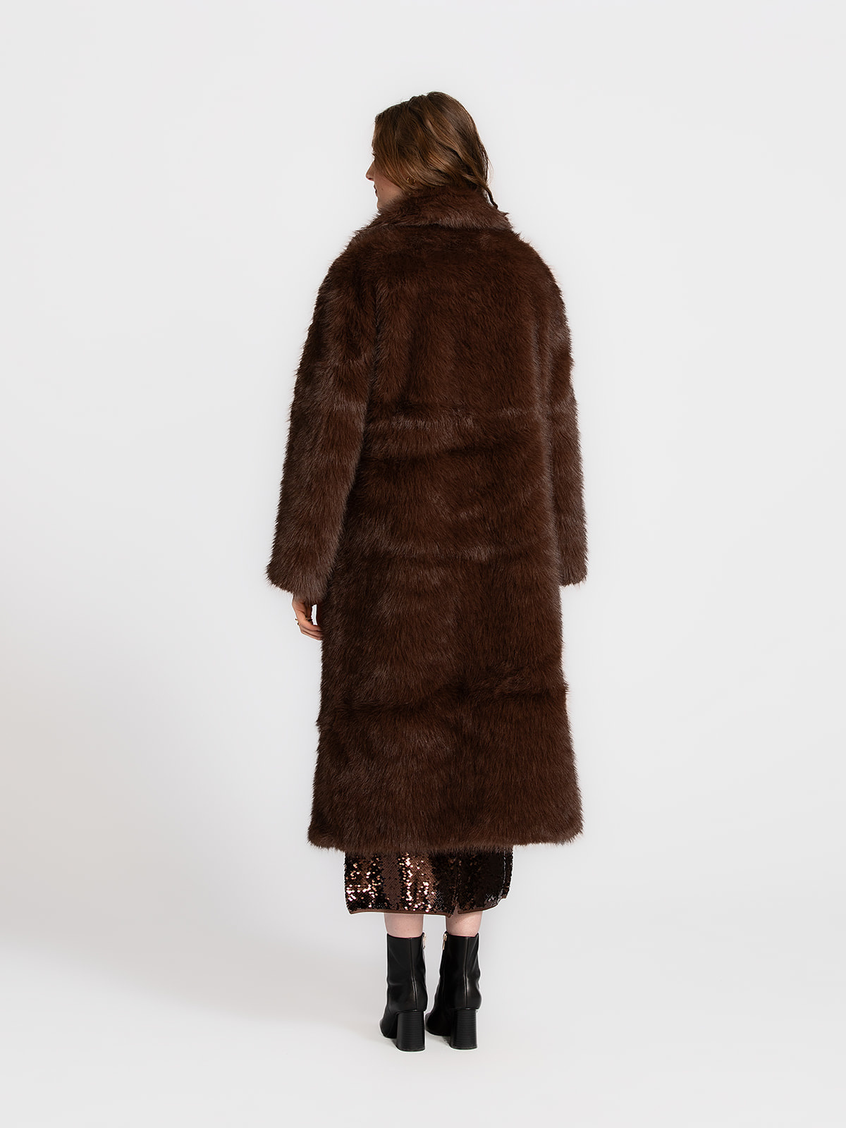 Les Soeurs Faux fur manteau Morris 5. Classic glamour, faux fur flair. Ce long manteau dégage une ambiance vintage. Sa te...