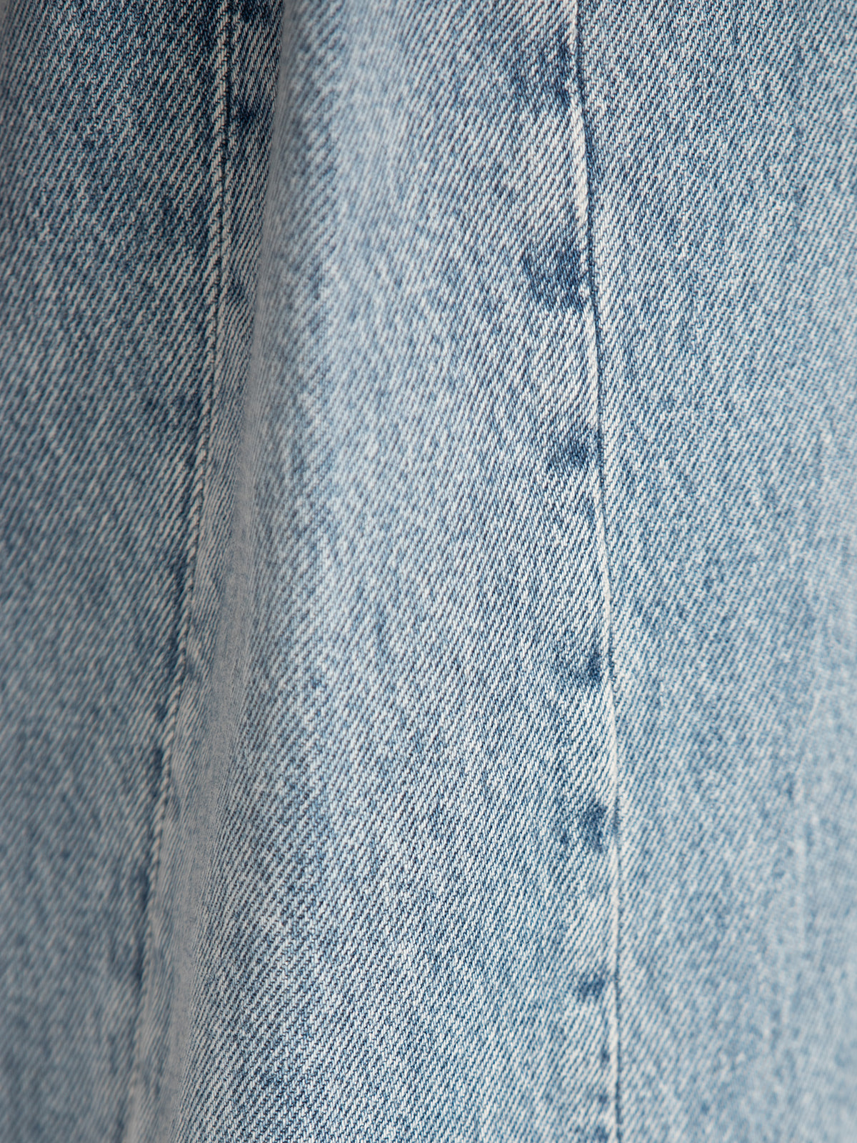 Les Soeurs Jean Ballon Meryl 5. Mettez à jour votre collection de jeans avec ce jean ballon. La coupe ample offre confort...
