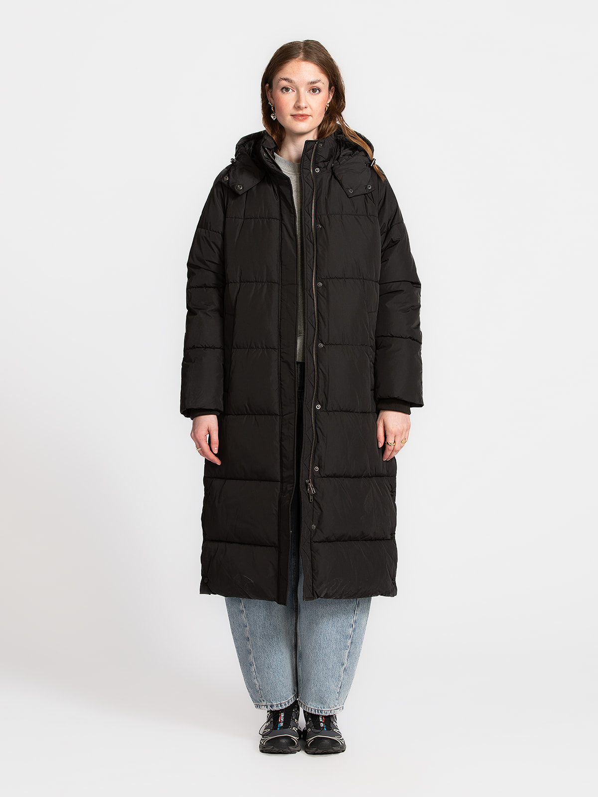 MBYM Long Coat Ela Slit 1. Busy, busy, busy? This versatile jacket keeps up with your hectic life. The quilted fabric kee...