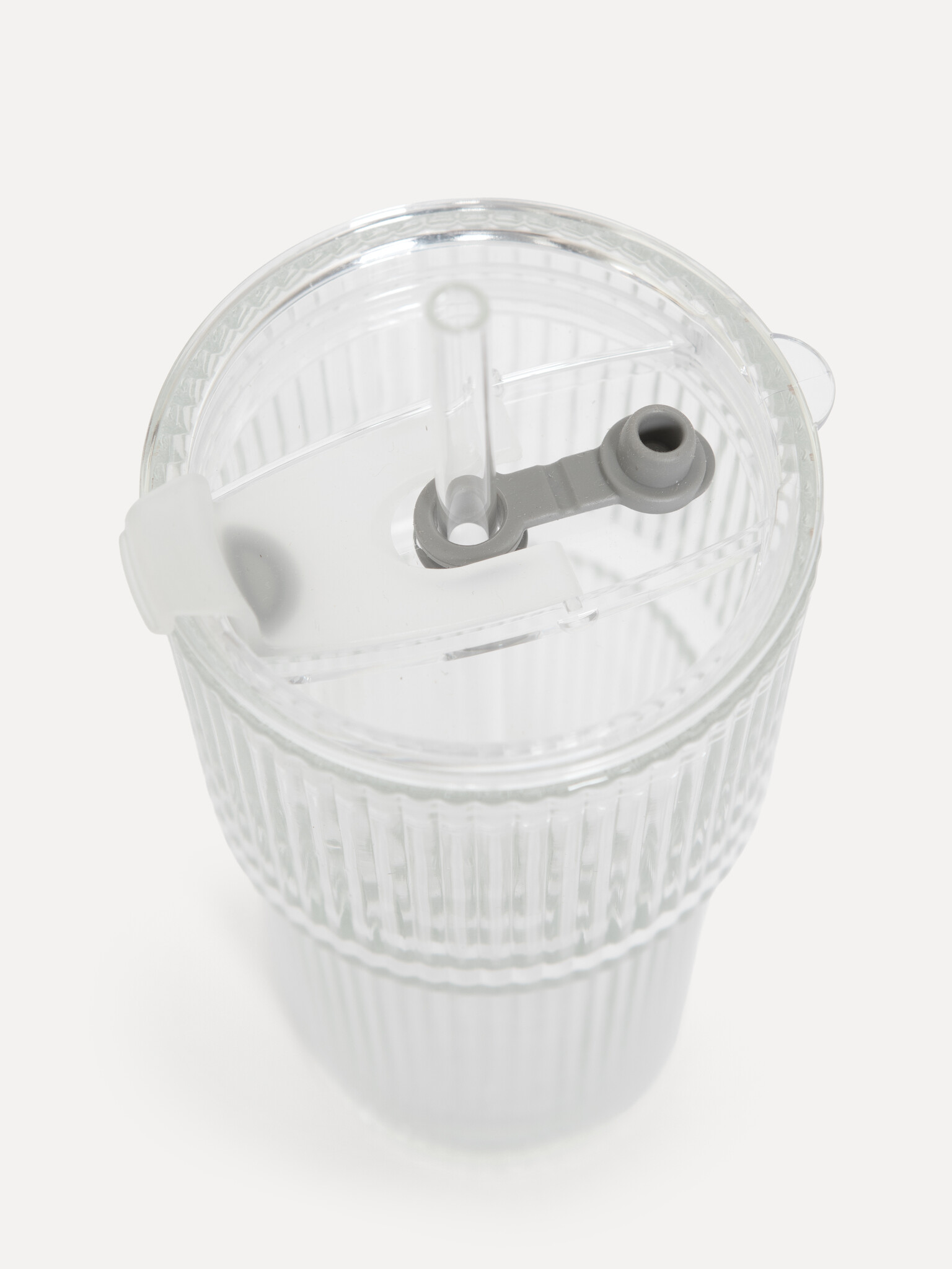 Les Soeurs Glass cup 2. This glass drink cup with matching glass straw combines style and functionality. The ribbed glass...