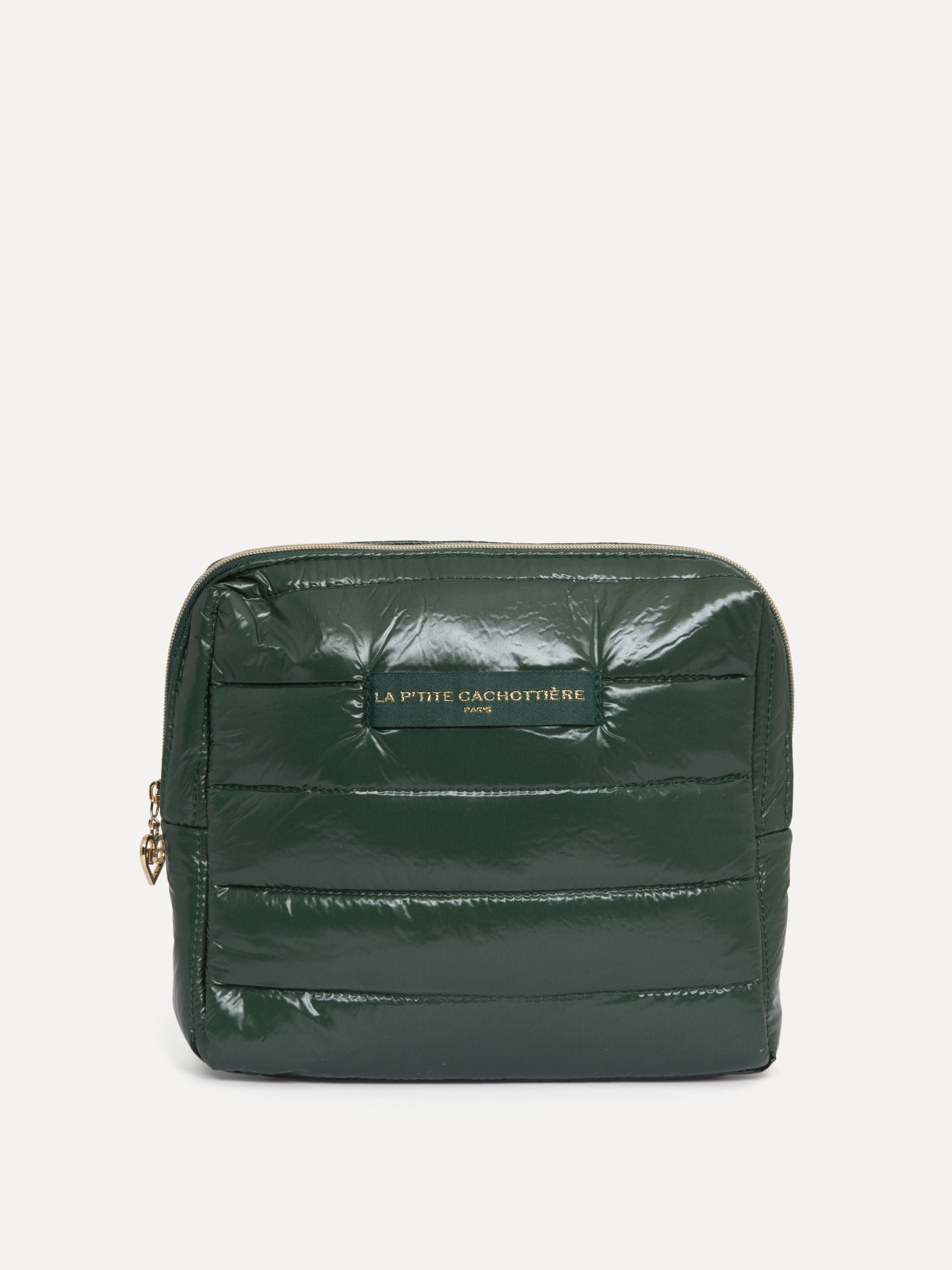 Le Marais Shiny Toiletry bag Iza 1. Spacious and shiny, this large green toiletry bag keeps all your beauty essentials ne...