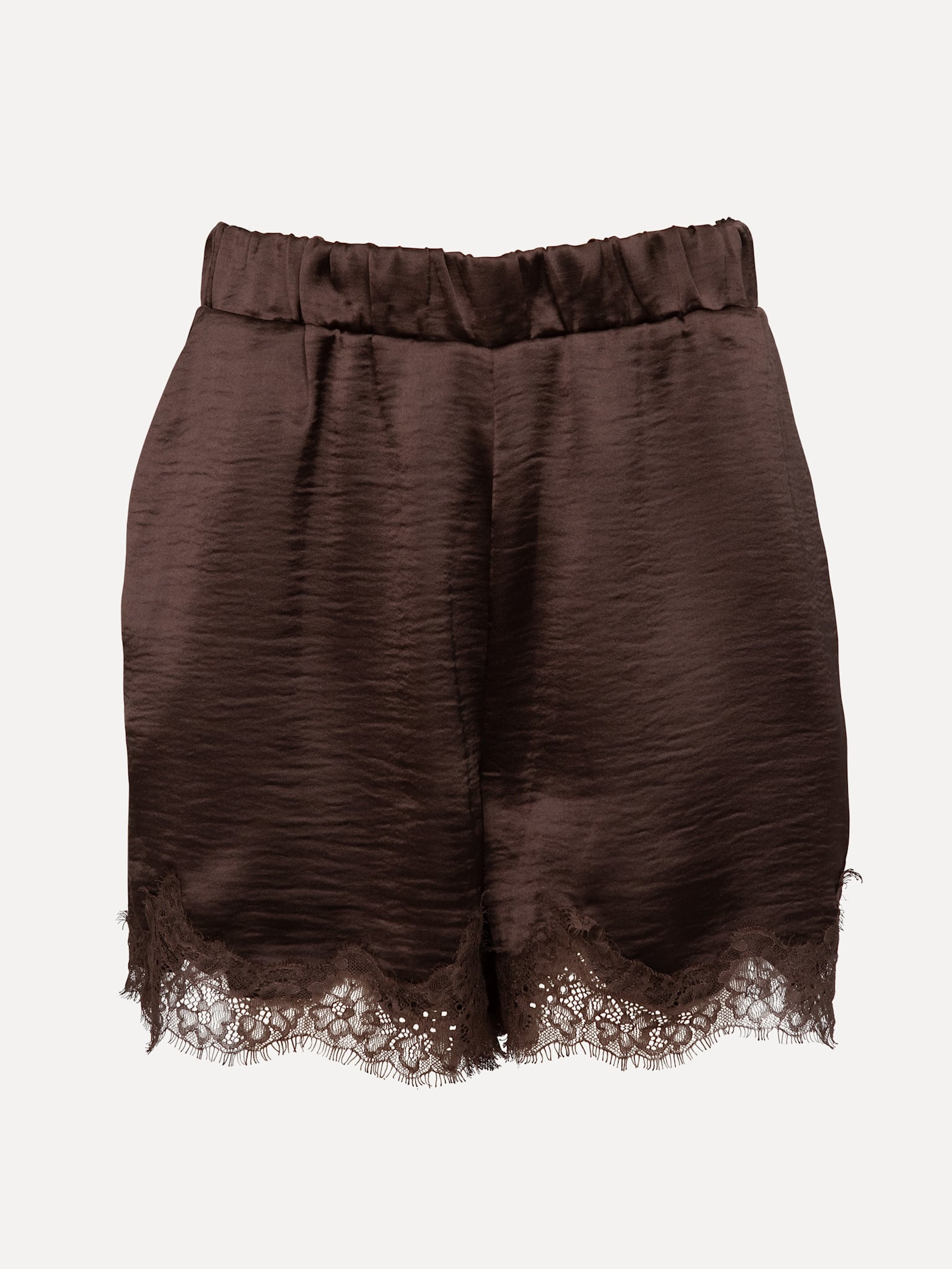 Les Soeurs short en dentelle Alba 1. Les détails délicats font la différence. Le tissu satiné est doux au toucher, tandis...