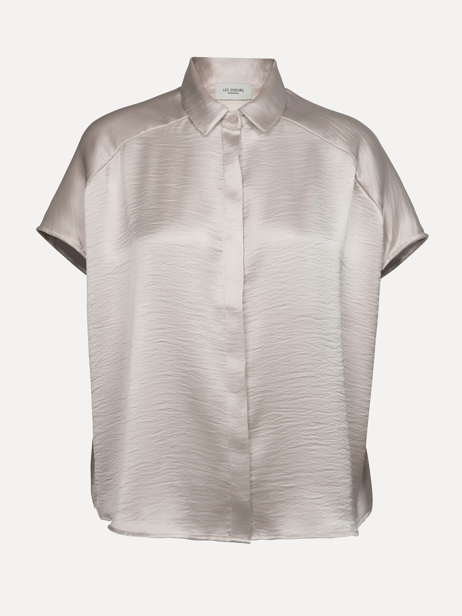Les Soeurs sleeveless blouse Aiko 2. The soft sheen and light appearance bring a sense of simplicity and refinement toget...
