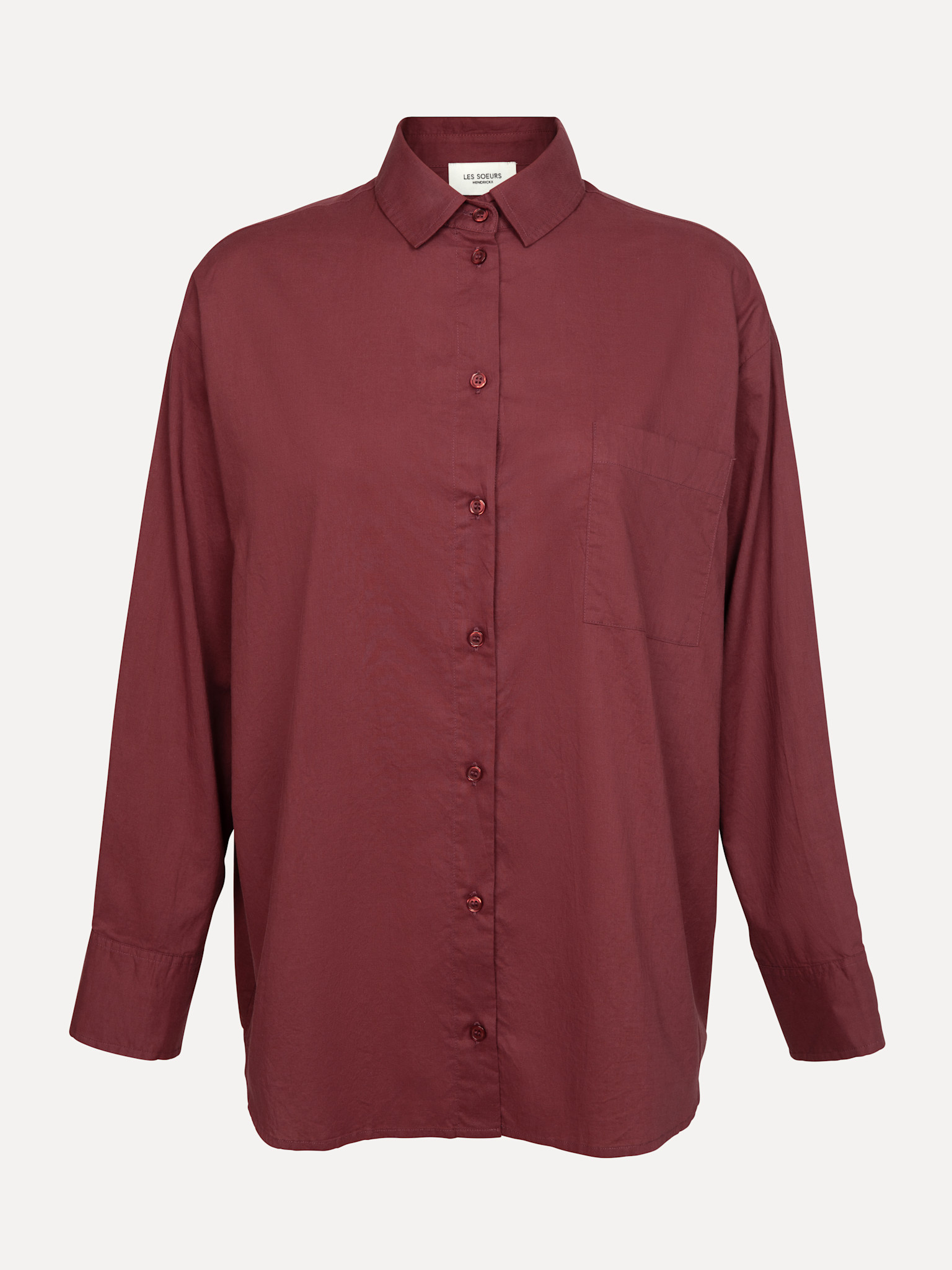 Les Soeurs oversized hemd Yara 1. De lichte stof en oversized vorm geven een fris, luchtig gevoel dat je meteen meeneemt....