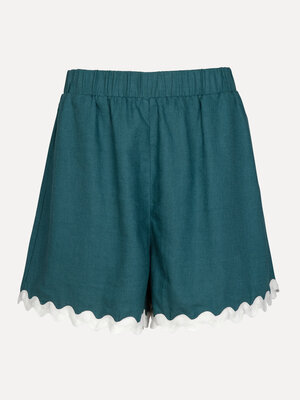 Short Amadou. Een vleugje zomer, altijd dichtbij. De perfecte short voor dagen waarop je niets plant en alles vanzelf geb...