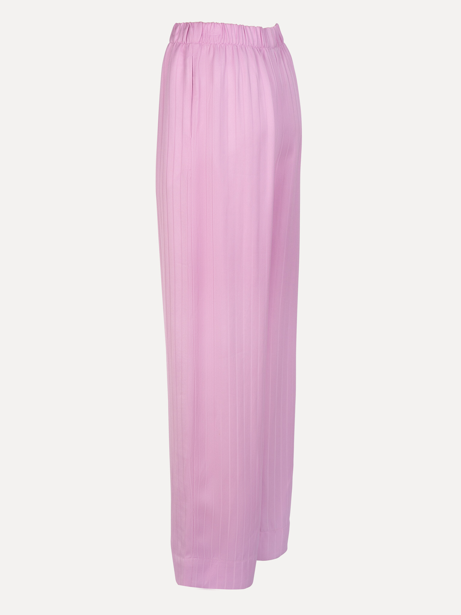 Les Soeurs wide-leg trousers Ayla 7. The fabric falls softly along your body and moves with every step. Trousers you bare...