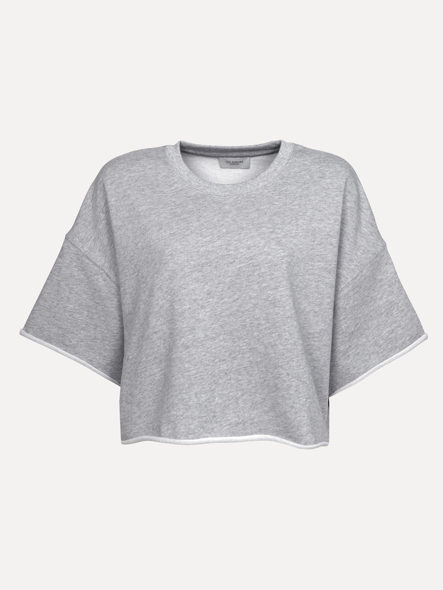 Les Soeurs sweat shortsleeve Lucia 2. A little sporty, a little fun. De losse snit en zachte feel geven het iets lichts e...