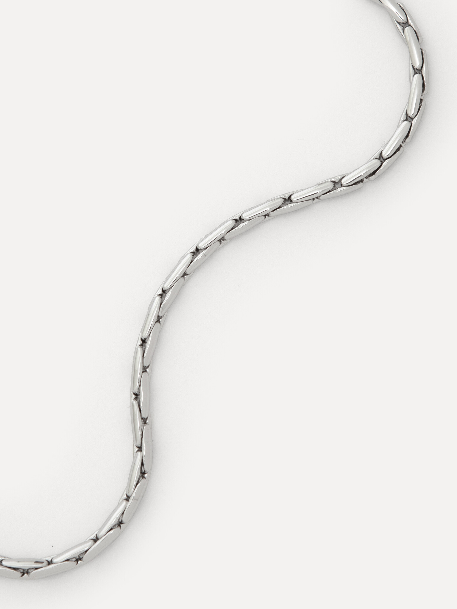 Les Soeurs Ketting Rana Linked snake 3. Tijdloze edge. De zilveren Linked Snake ketting glijdt zacht om je hals en vertel...
