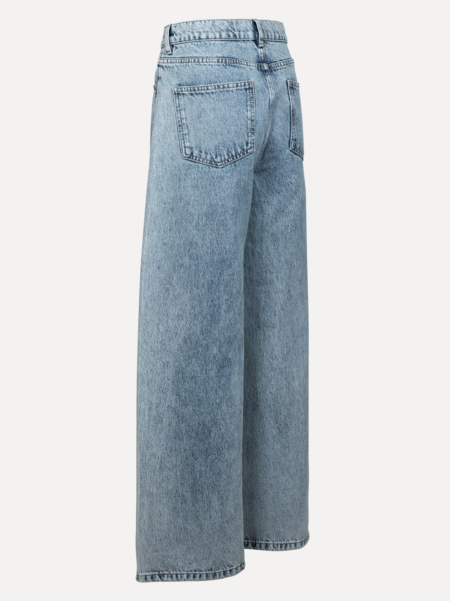 Les Soeurs jean large Jackson 6. Certains jeans donnent l'impression d'avoir déjà été portés dès le premier instant. Son ...