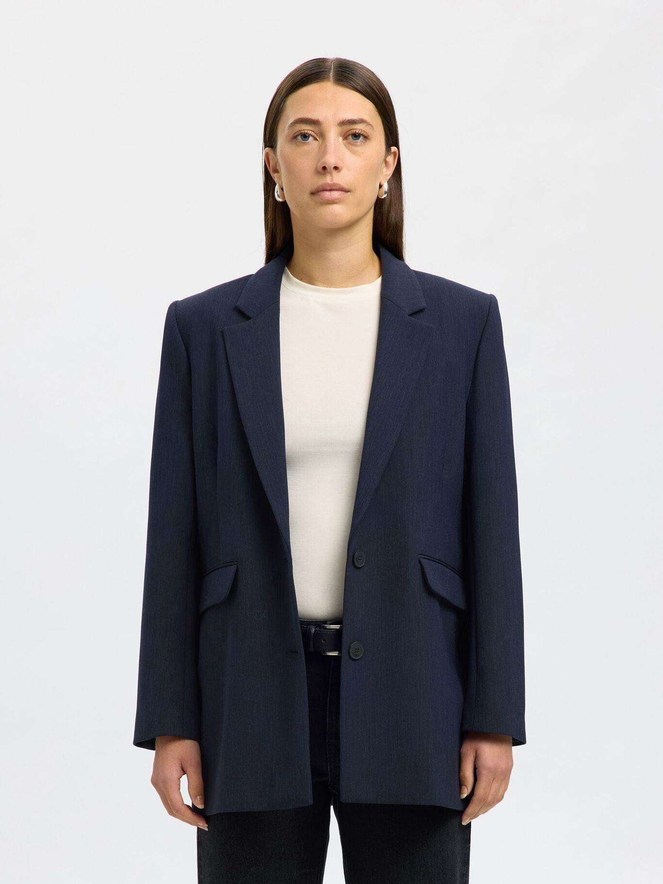 Selected blazer oversize Rita 2. Toujours prêt, toujours vous. Le blazer navy qui vous accompagne en toute simplicité. In...