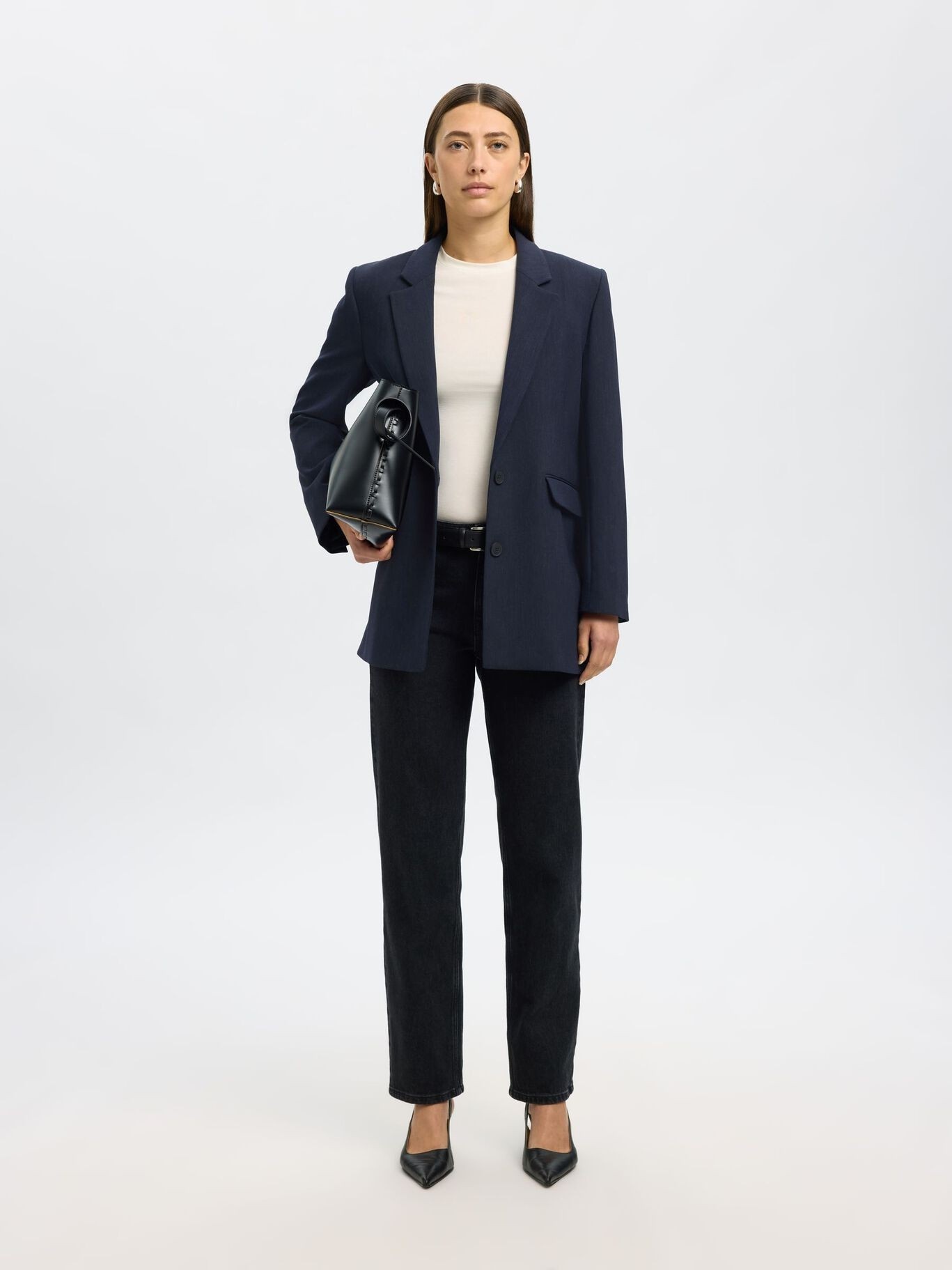 Selected blazer oversize Rita 3. Toujours prêt, toujours vous. Le blazer navy qui vous accompagne en toute simplicité. In...