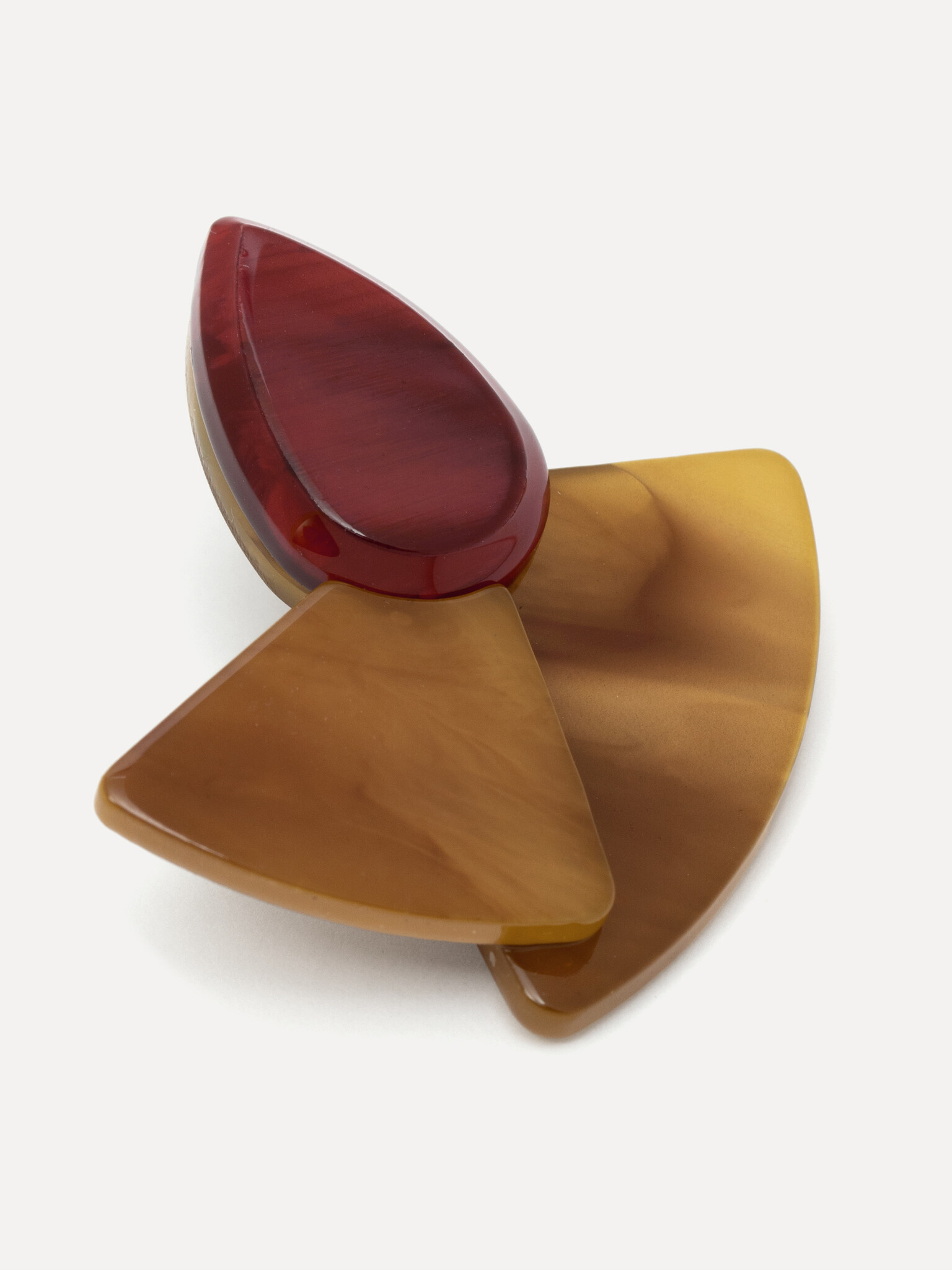 Les Soeurs Oorbellen set Mevin 4. Maak een subtiel statement met deze resin oorbellen in warme ocretint. De tijdloze, aar...