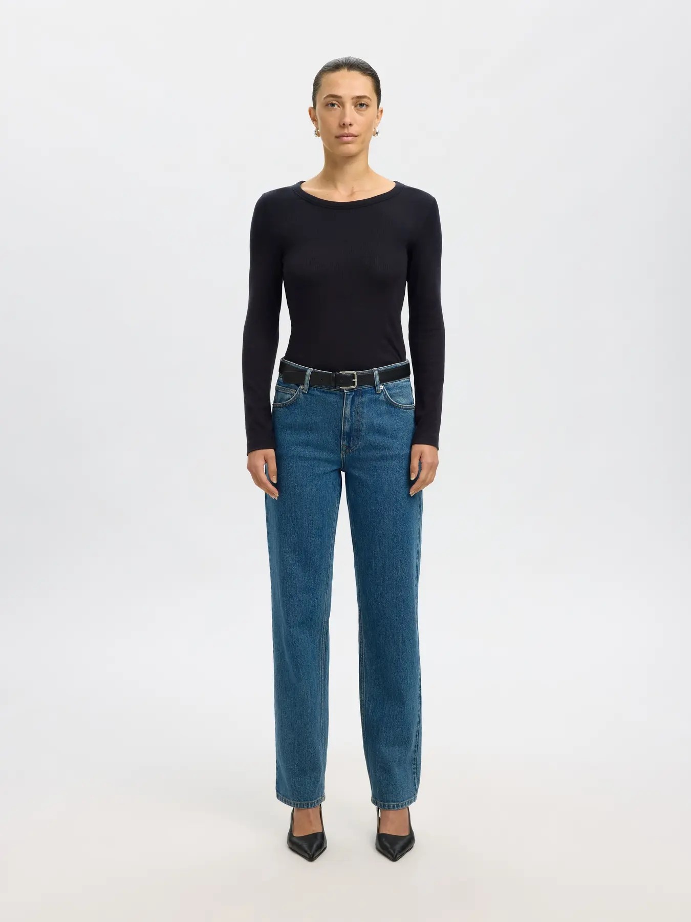 Selected Fitted longsleeve Dianna 3. Quiet confidence. Deze fitted longsleeve combineert een verfijnde snit met een comfo...