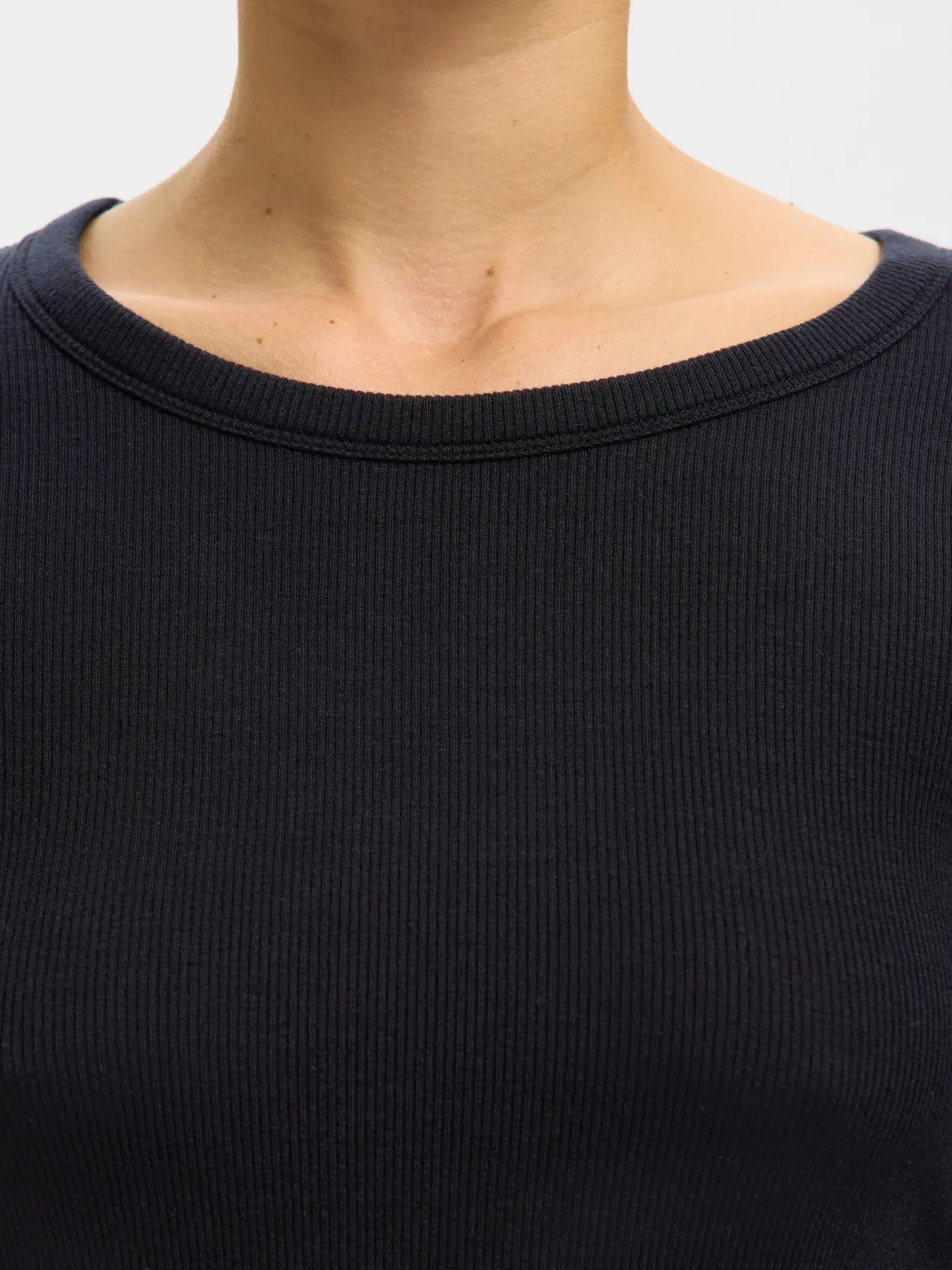 Selected Fitted longsleeve Dianna 4. Quiet confidence. Deze fitted longsleeve combineert een verfijnde snit met een comfo...