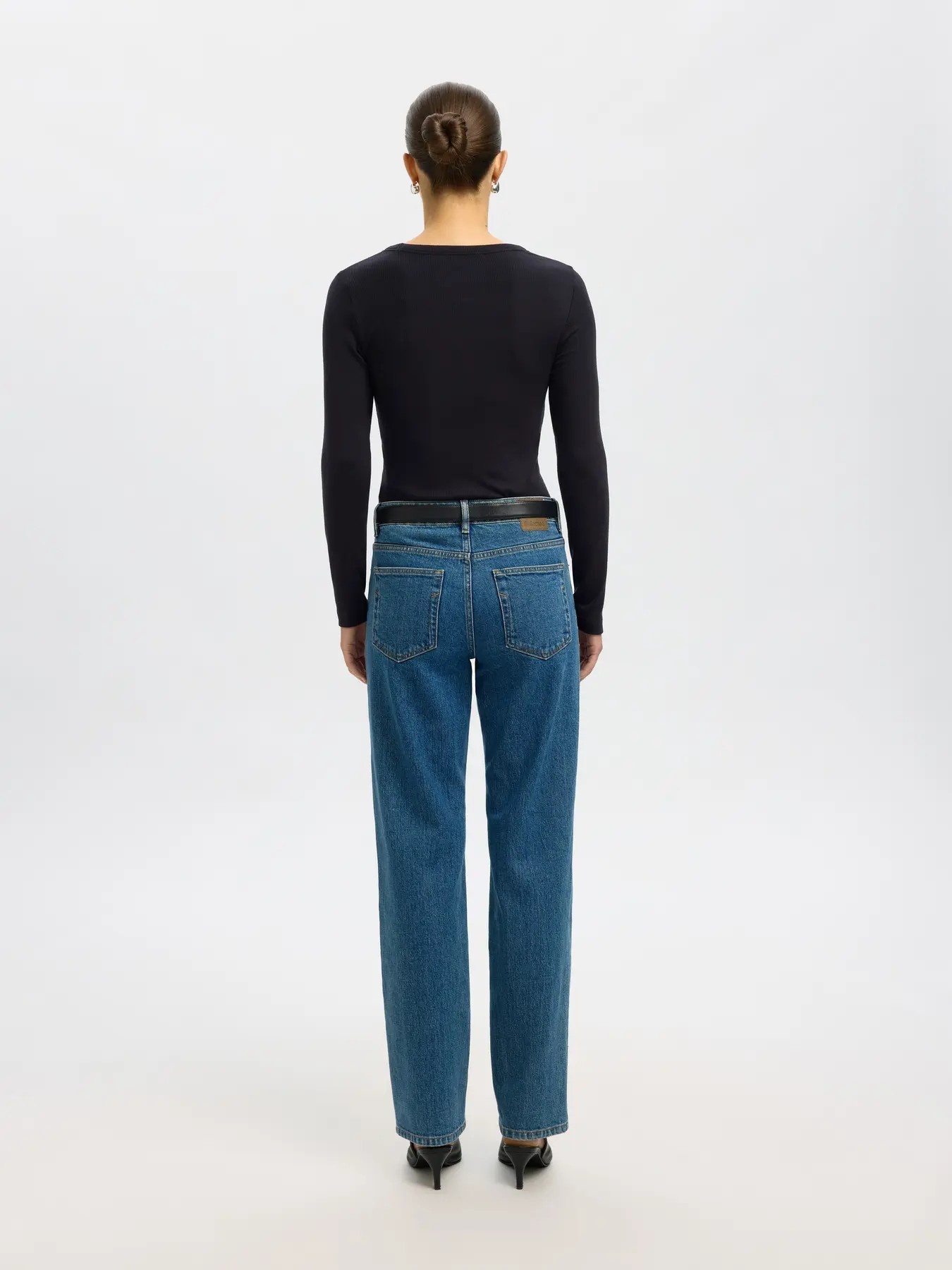Selected Fitted longsleeve Dianna 5. Quiet confidence. Deze fitted longsleeve combineert een verfijnde snit met een comfo...