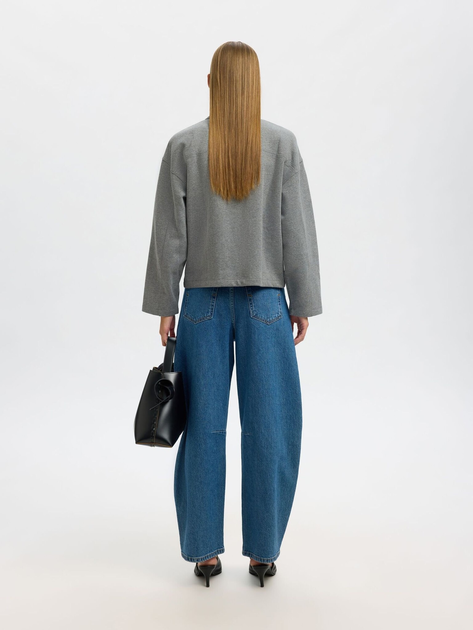Selected Polo sweat Ari Gia 5. Van koffiemomenten tot city strolls. Dit sweatshirt met polokraag is gemaakt voor dagen wa...