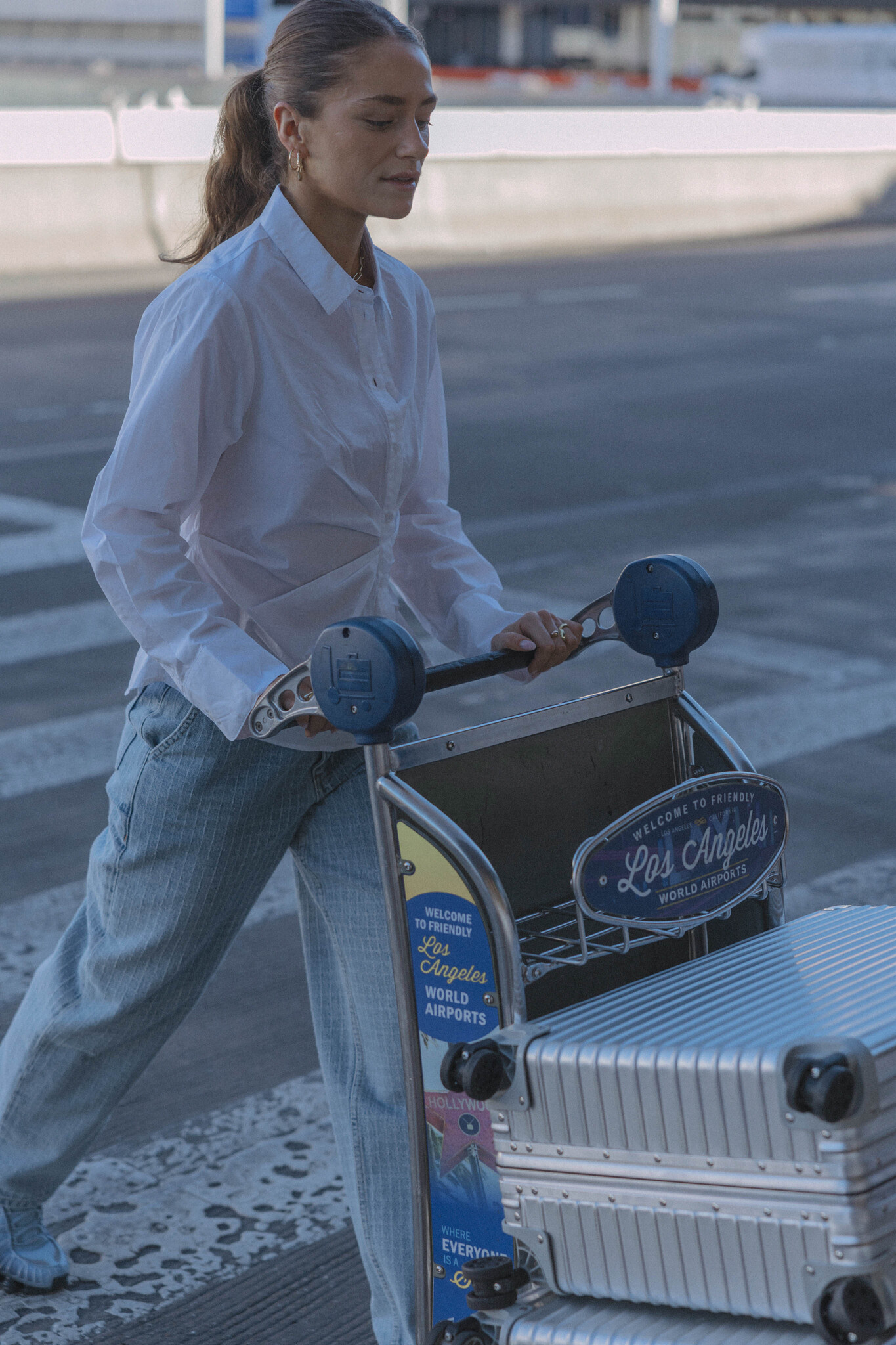 Les Soeurs draped blouse Philou 7. Sometimes it’s all about one detail. The draping of this blouse subtly draws attention...