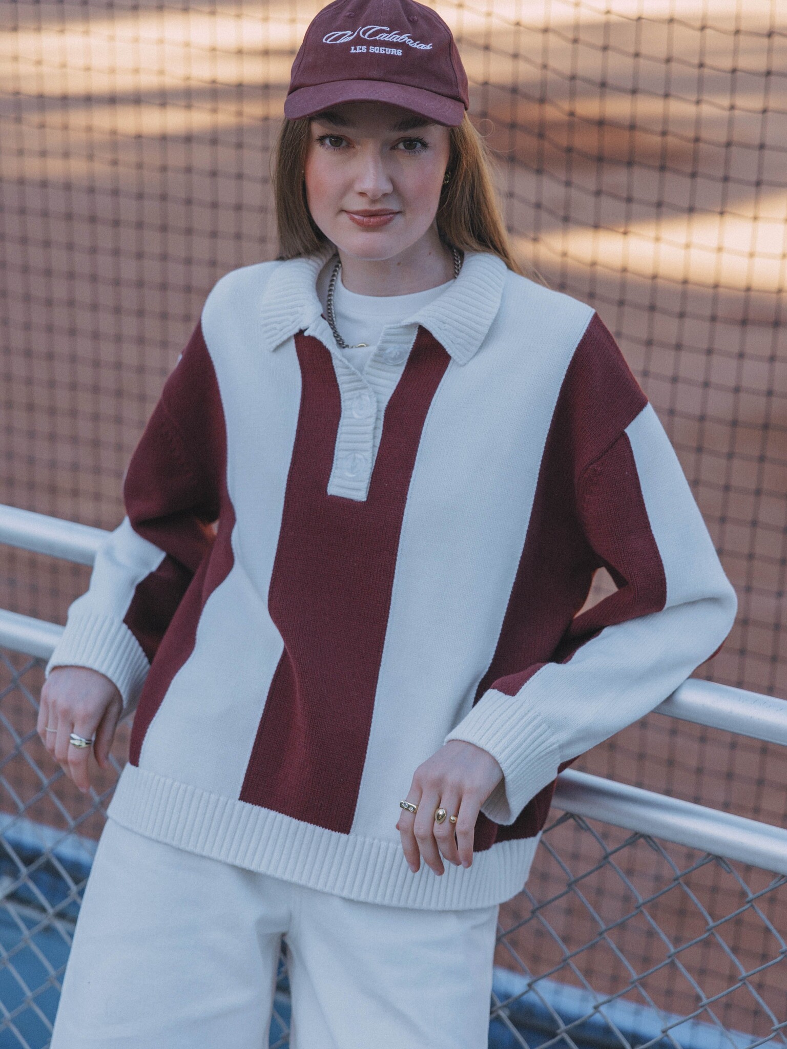 Les Soeurs gebreide pull Fred 8. Een statement knit met een vintage feel. Het grafische kleurblokdesign en de polokraag g...