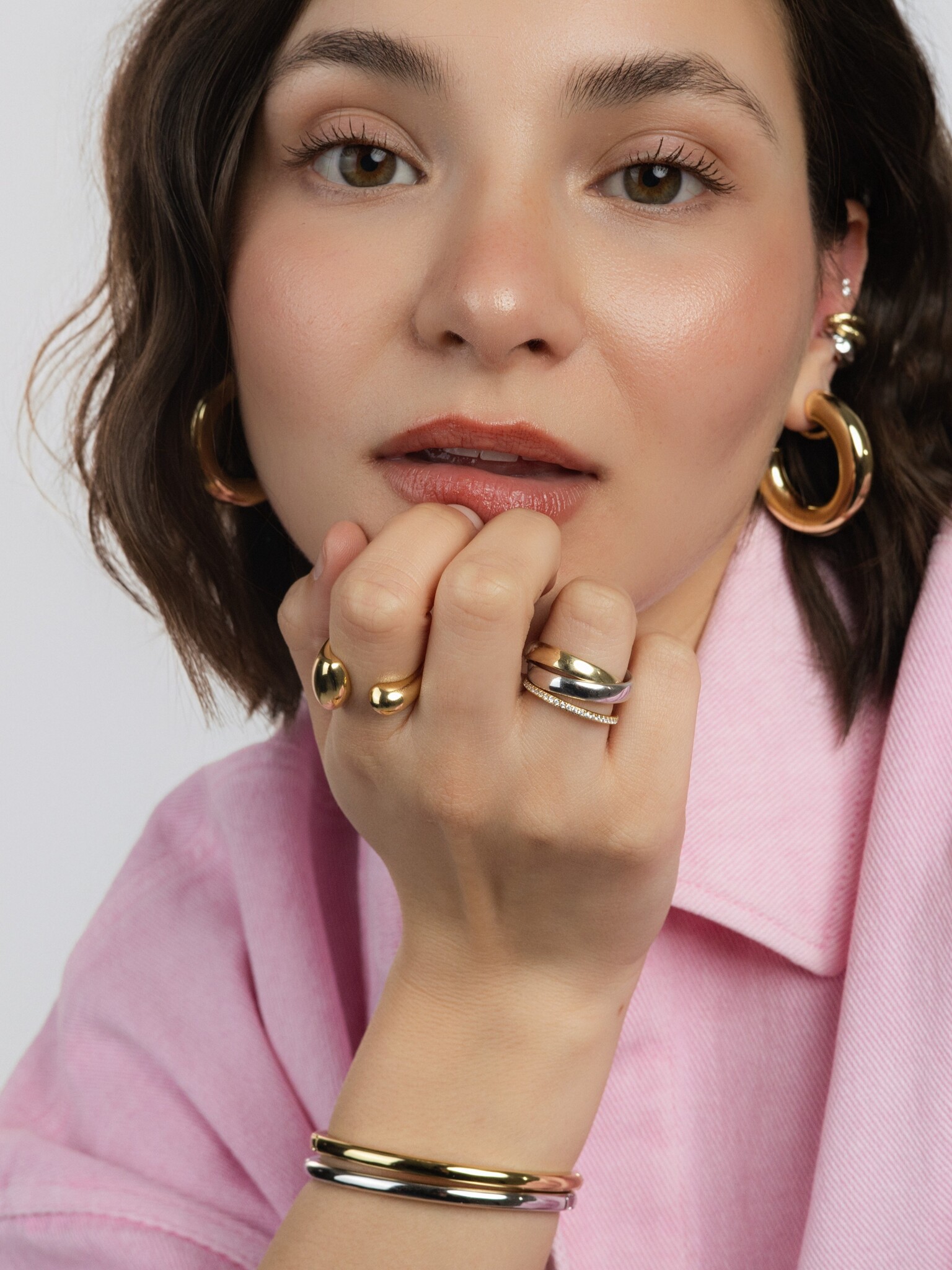Les Soeurs Bangle armband Maura 2. Een LBD voor je pols - want een goede basis is het begin van alles! Deze gouden bangle...