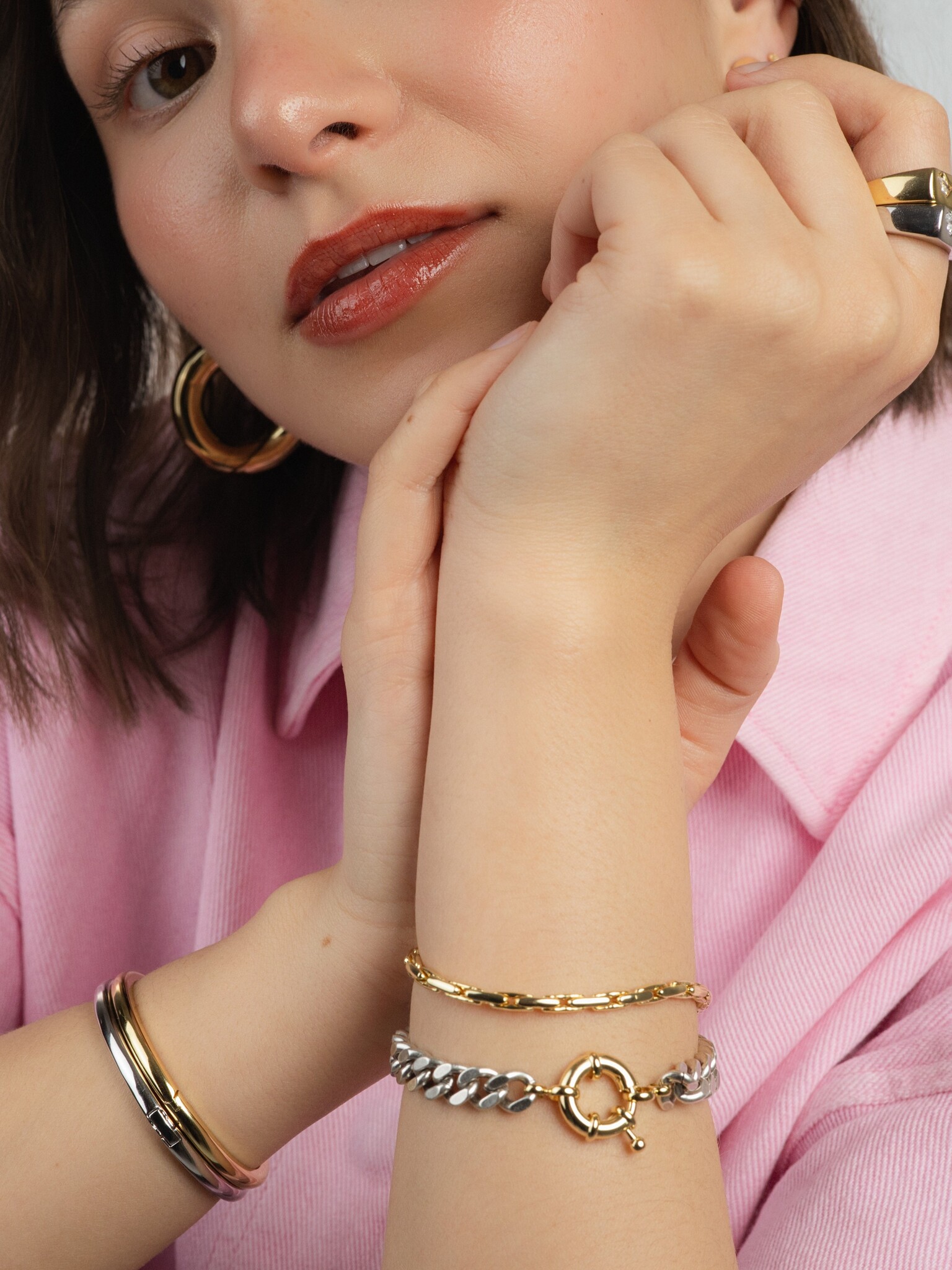 Les Soeurs Armband Mara Big Closure 2. Dé juwelentrend van nu? Goud en zilver mixen! Deze chunky schakelarmband speelt da...