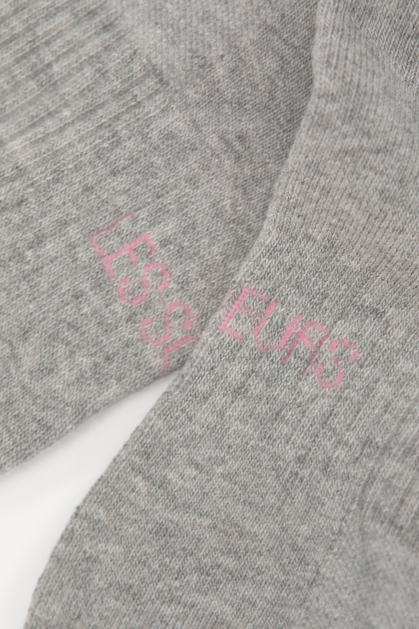 Les Soeurs Sokken Ruby 2. Comfort first, style always. Deze zachte sokken combineren een relaxte feel met sportieve strep...