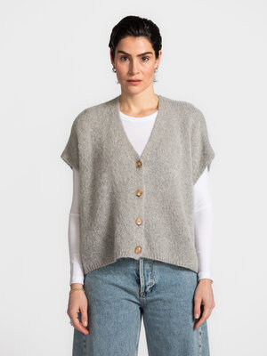 Gilet Live. Ce cardigan prouve que les manches courtes offrent des options infinies. La coupe est idéale pour le temps ch...