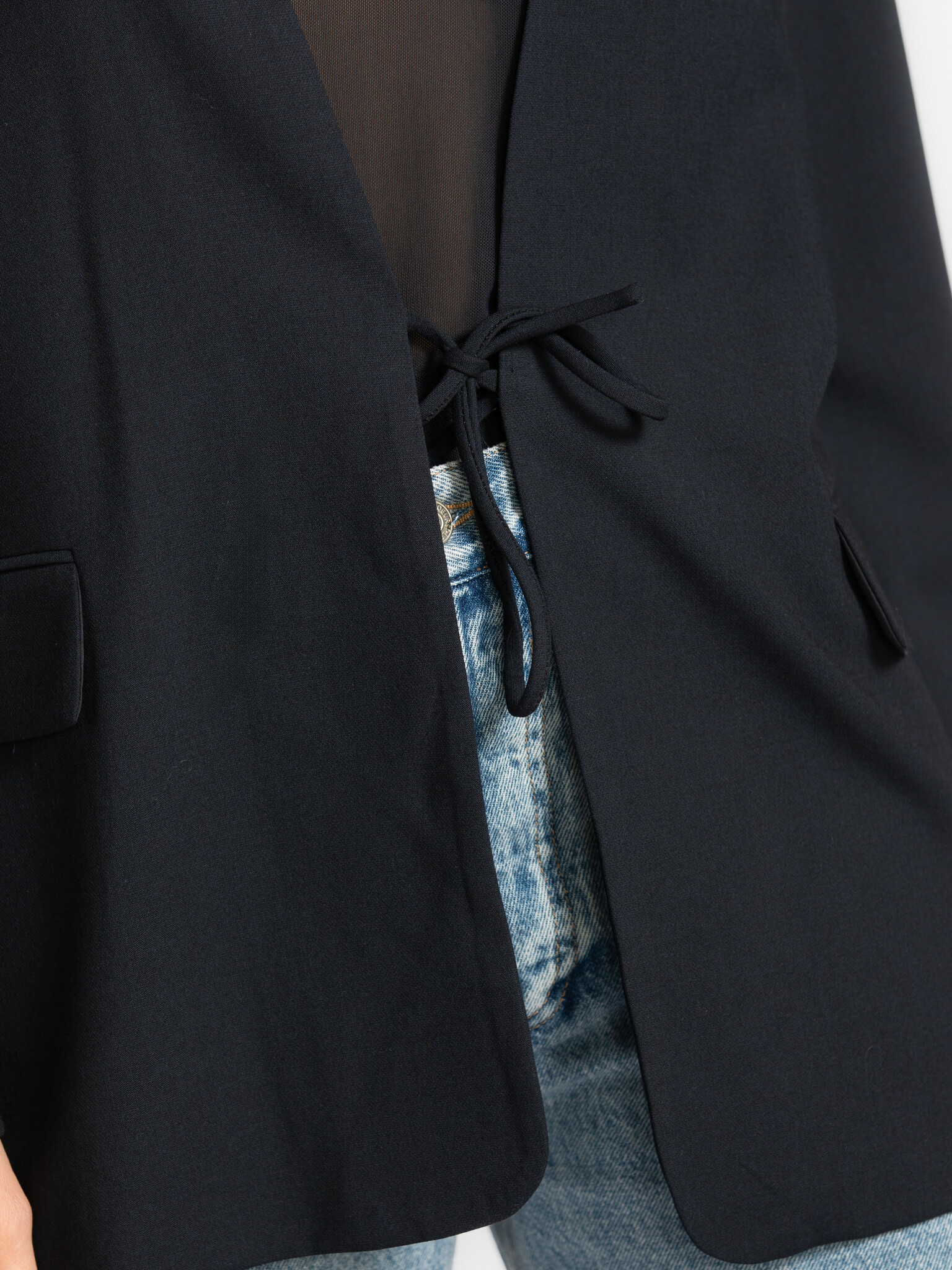 Les Soeurs blazer Sophie 4. Le tailoring moderne dans toute sa simplicité. Ce blazer navy associe une coupe nette à une d...