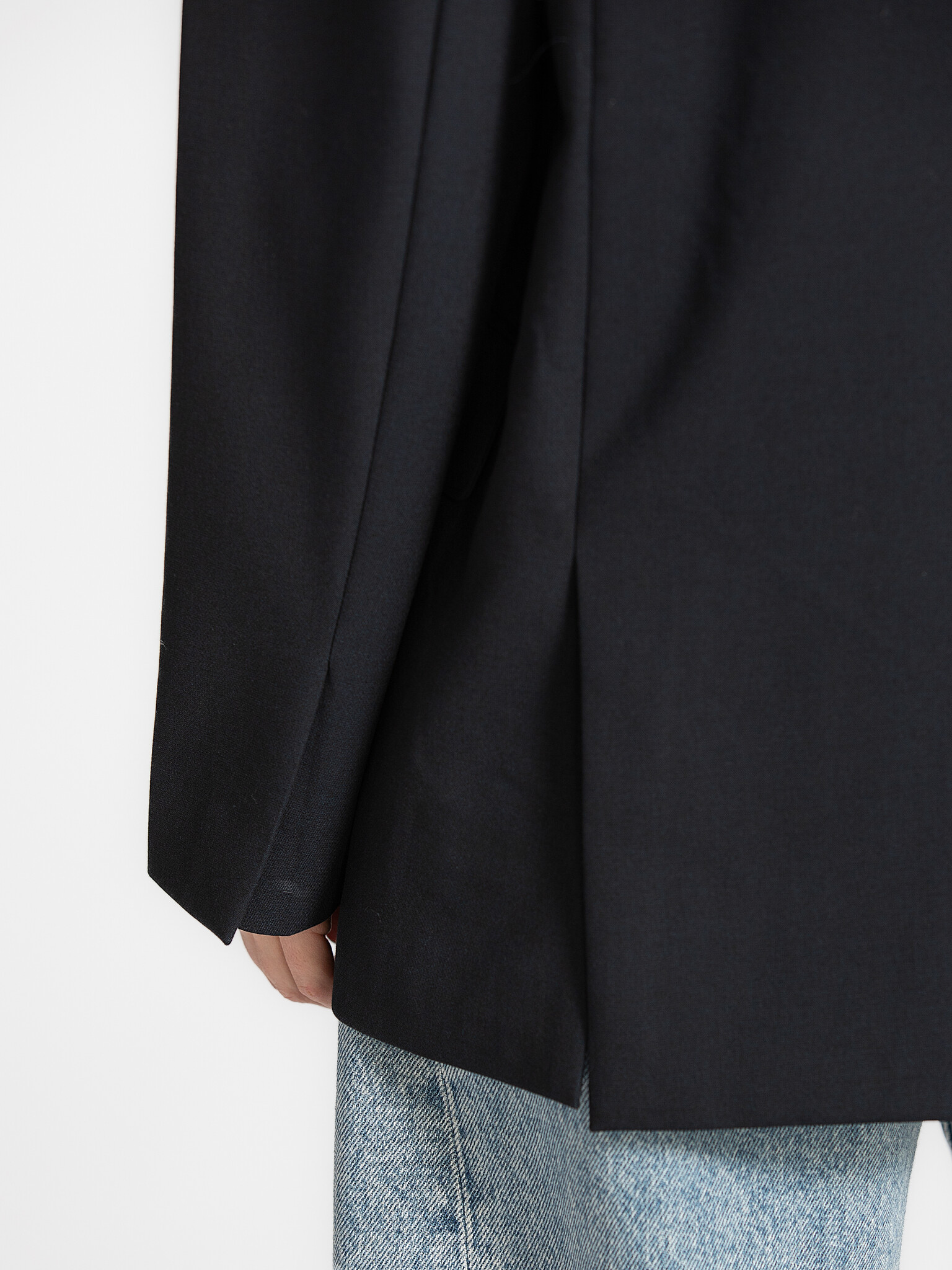 Les Soeurs blazer Sophie 6. Le tailoring moderne dans toute sa simplicité. Ce blazer navy associe une coupe nette à une d...