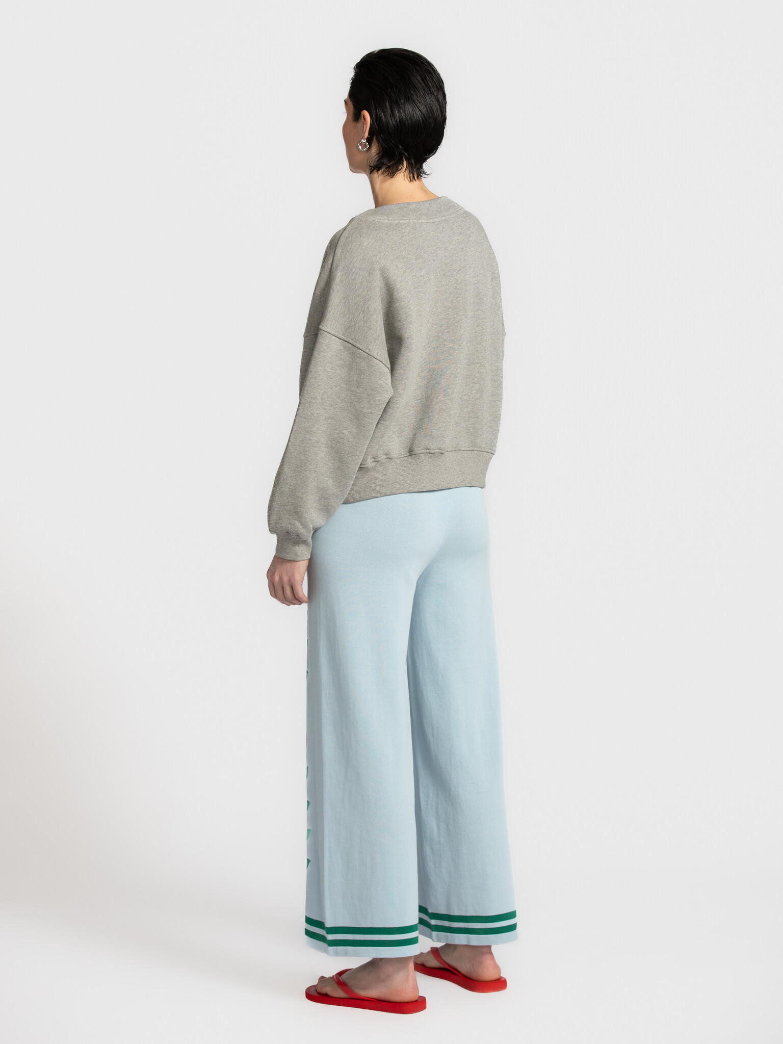 The tiny big sister pantalon en maille Roses 6. Quand le confort rencontre le caractère. Ce pantalon en maille au motif d...