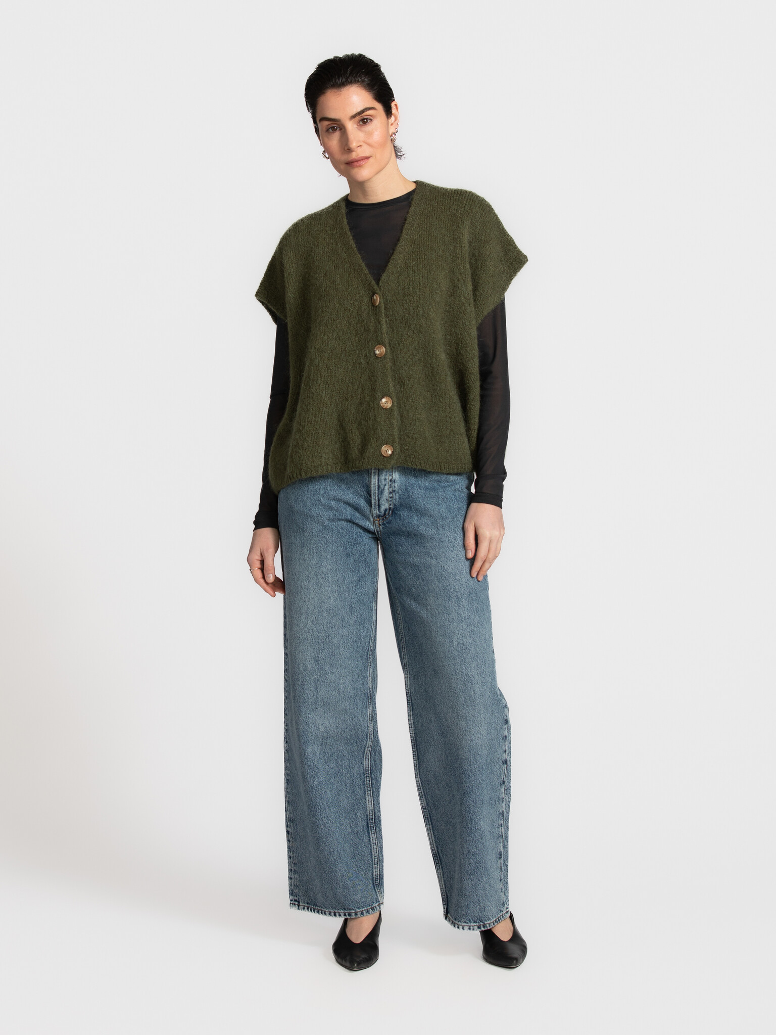 Le Marais Sleeveless knitted vest Live 3. Give your winter look a stylish upgrade with this sleeveless vest. The soft kni...