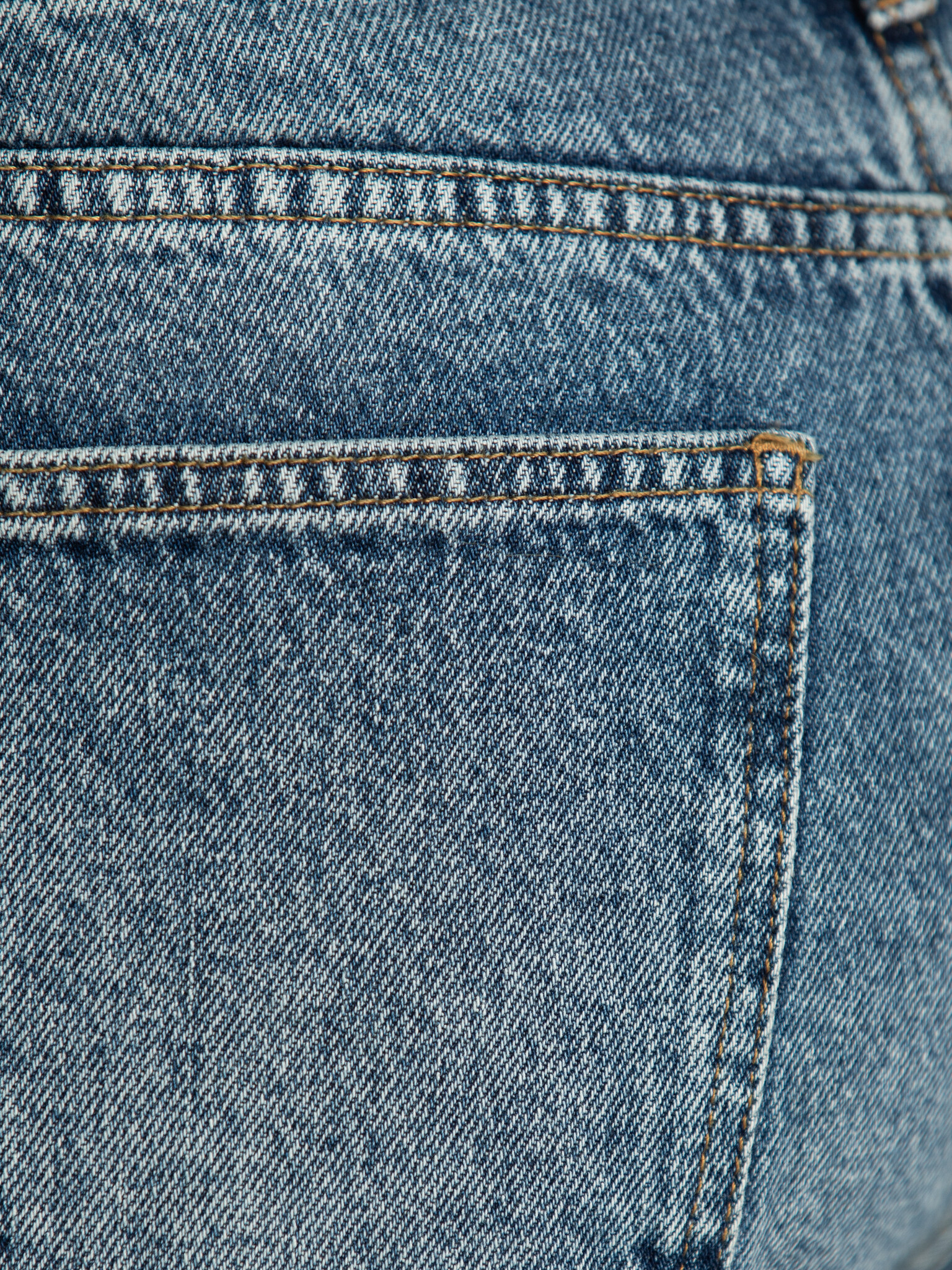 Les Soeurs Jean à coupe ample Marc 5. Meet your new favourite denim. Ce jean à jambe large est un indispensable du quotid...