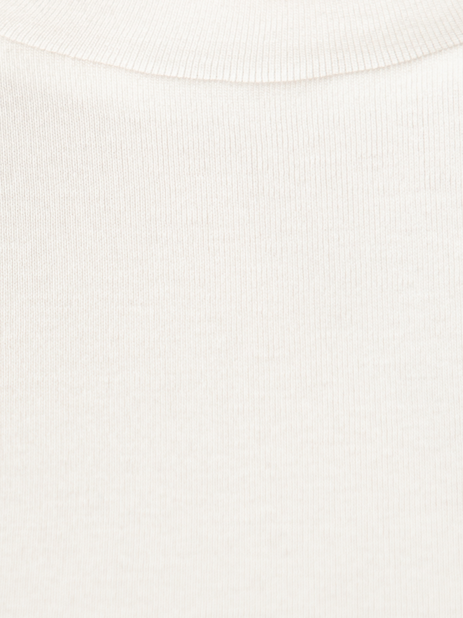 Les Soeurs fitted t-shirt Olive 5. Pure simplicity with a strong fit. This white fitted T-shirt feels soft on the skin an...