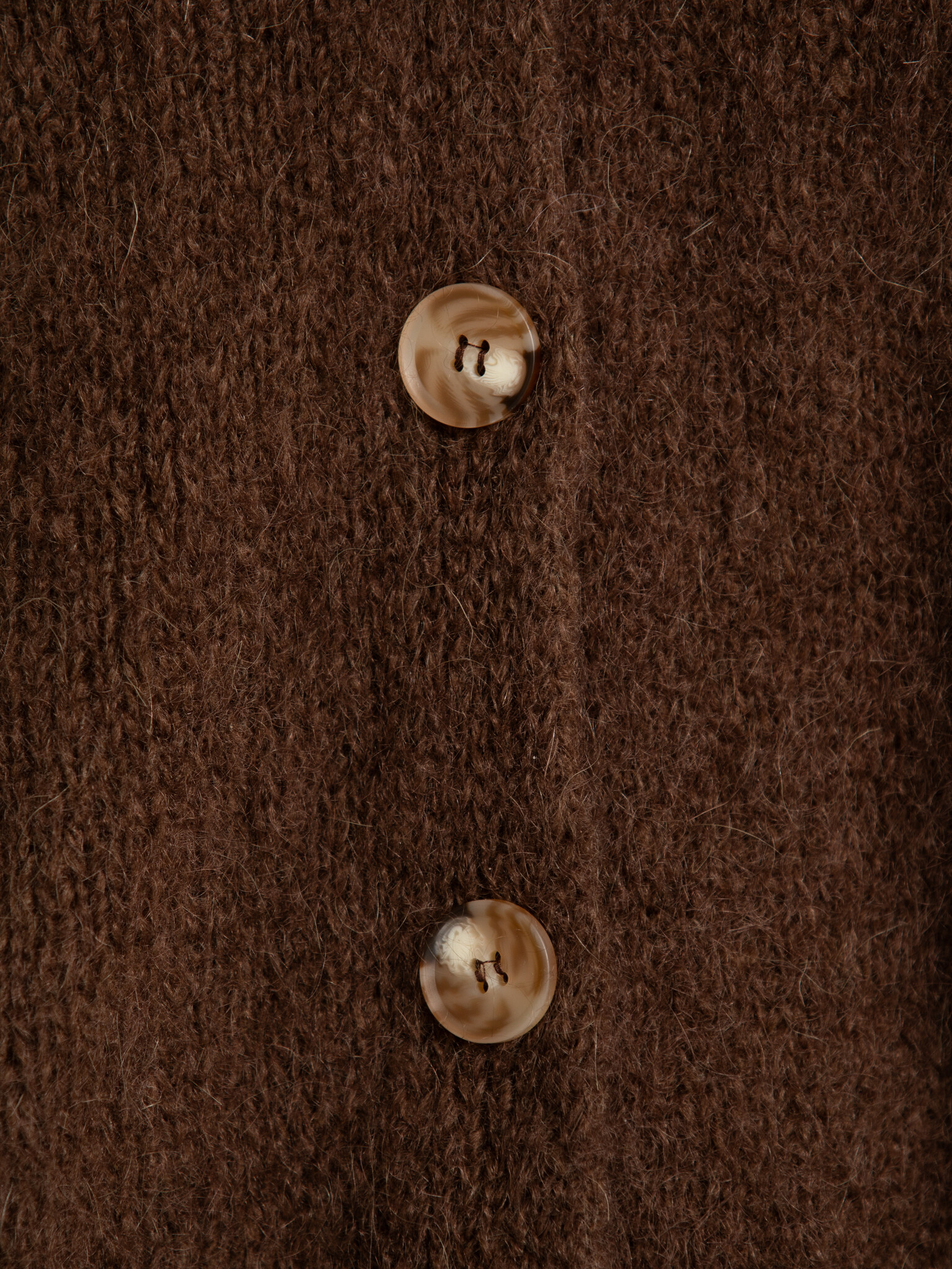 Le Marais Sleeveless knitted vest Live 4. Discover the perfect balance of elegance and comfort. This sleeveless vest, fea...