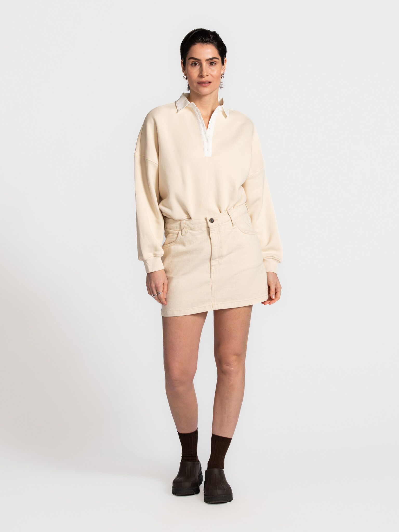 Les Soeurs polokraag sweater Rens 4. Soft layers, calm moments. Deze sweater met polokraag brengt zachtheid en eenvoud sa...