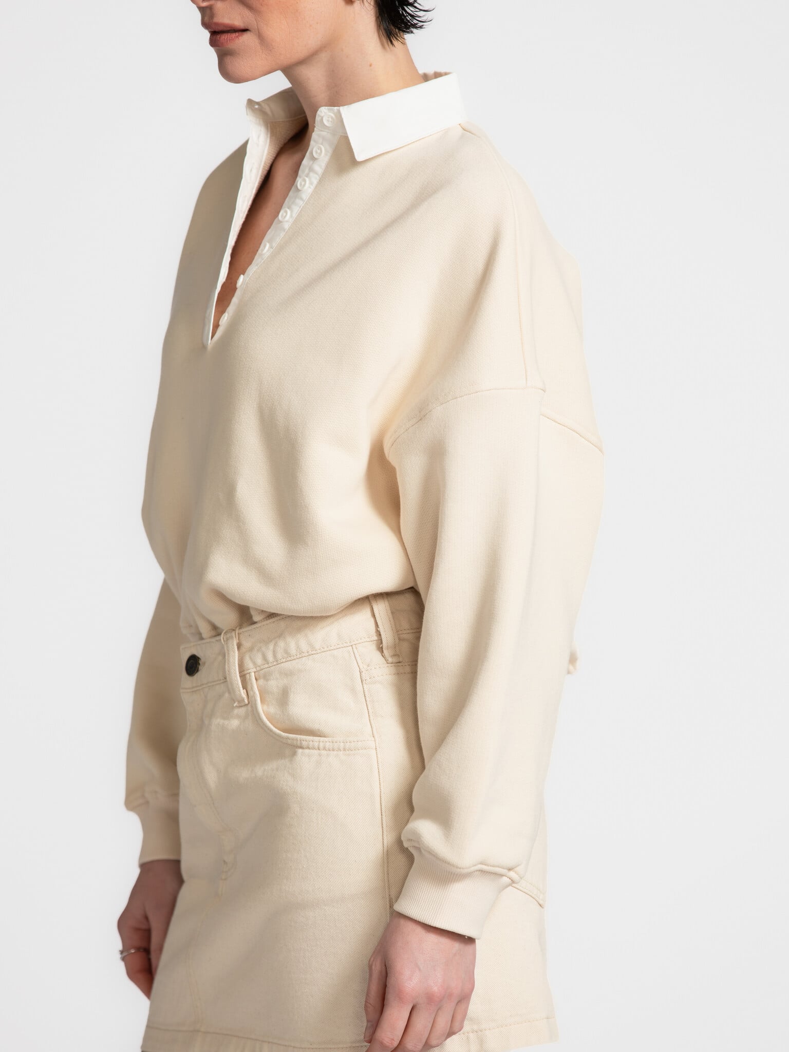 Les Soeurs polokraag sweater Rens 3. Soft layers, calm moments. Deze sweater met polokraag brengt zachtheid en eenvoud sa...