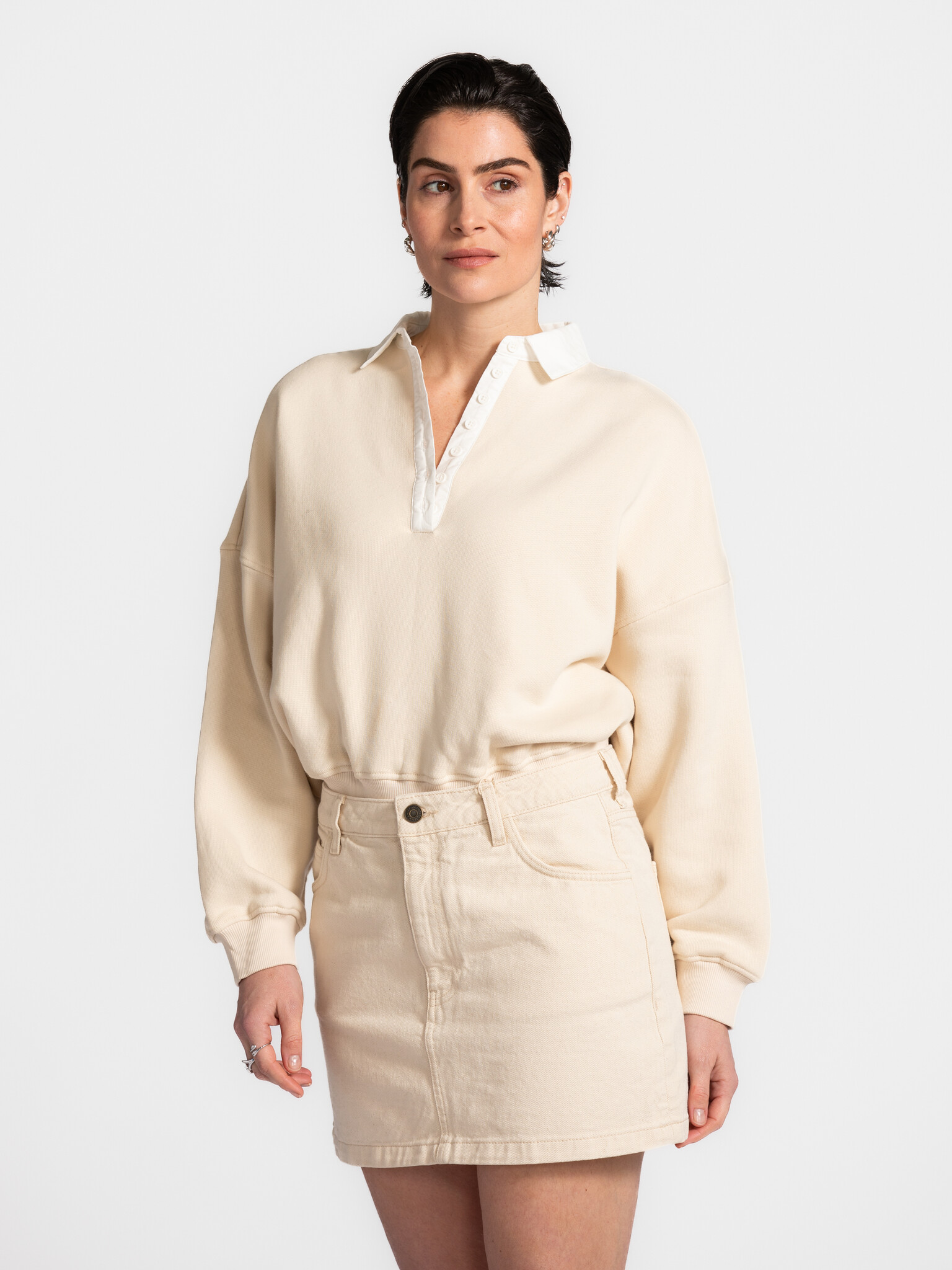 Les Soeurs polokraag sweater Rens 1. Soft layers, calm moments. Deze sweater met polokraag brengt zachtheid en eenvoud sa...