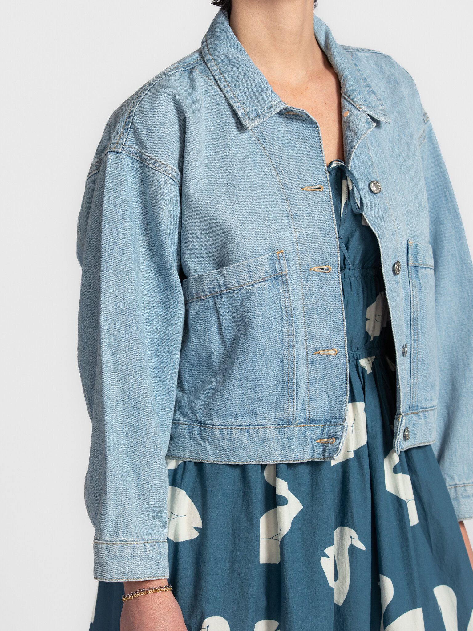 Les Soeurs Veste Denim Nicole 4. Une couche additionnelle qui donne du cachet à votre tenue? C'est ce qu'il vous faut. La...