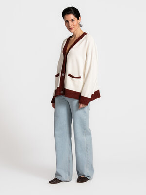 Cardigan Maia. A modern cardigan with a nod to vintage sportswear. The Maia combines comfort and style in a striking desi...