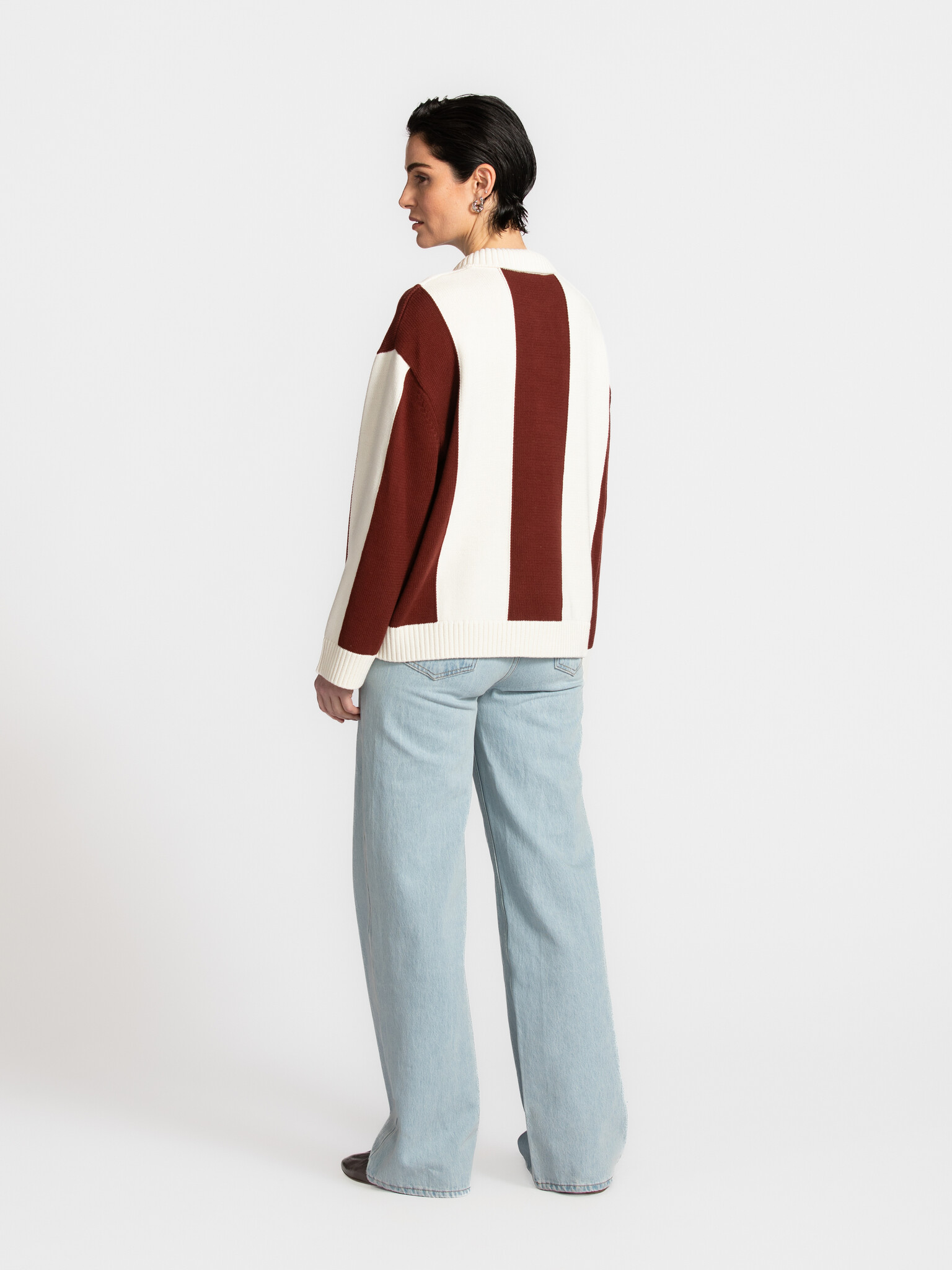 Les Soeurs gebreide pull Fred 7. Een statement knit met een vintage feel. Het grafische kleurblokdesign en de polokraag g...