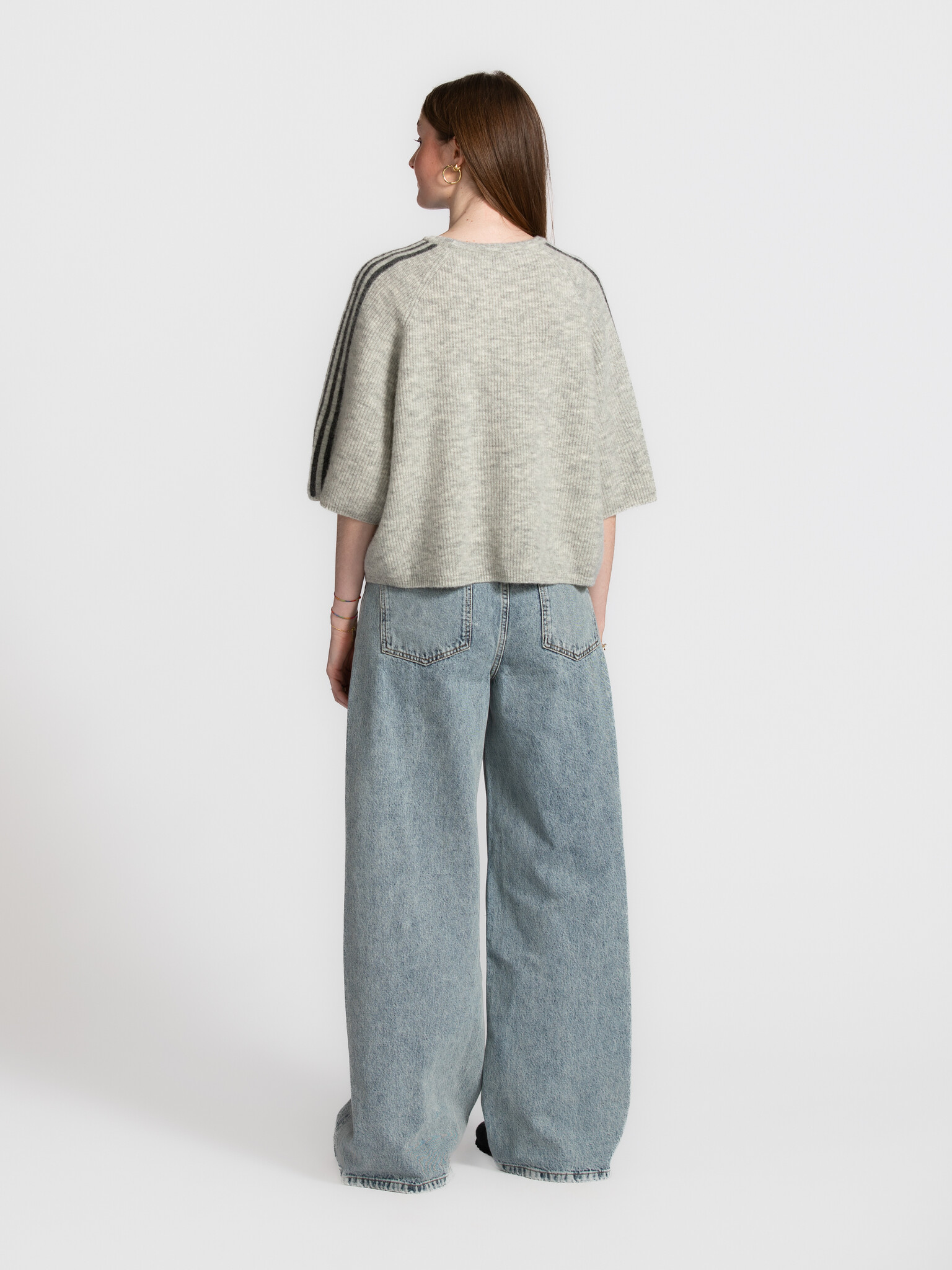 Les Soeurs jean large Jackson 3. Certains jeans donnent l'impression d'avoir déjà été portés dès le premier instant. Son ...