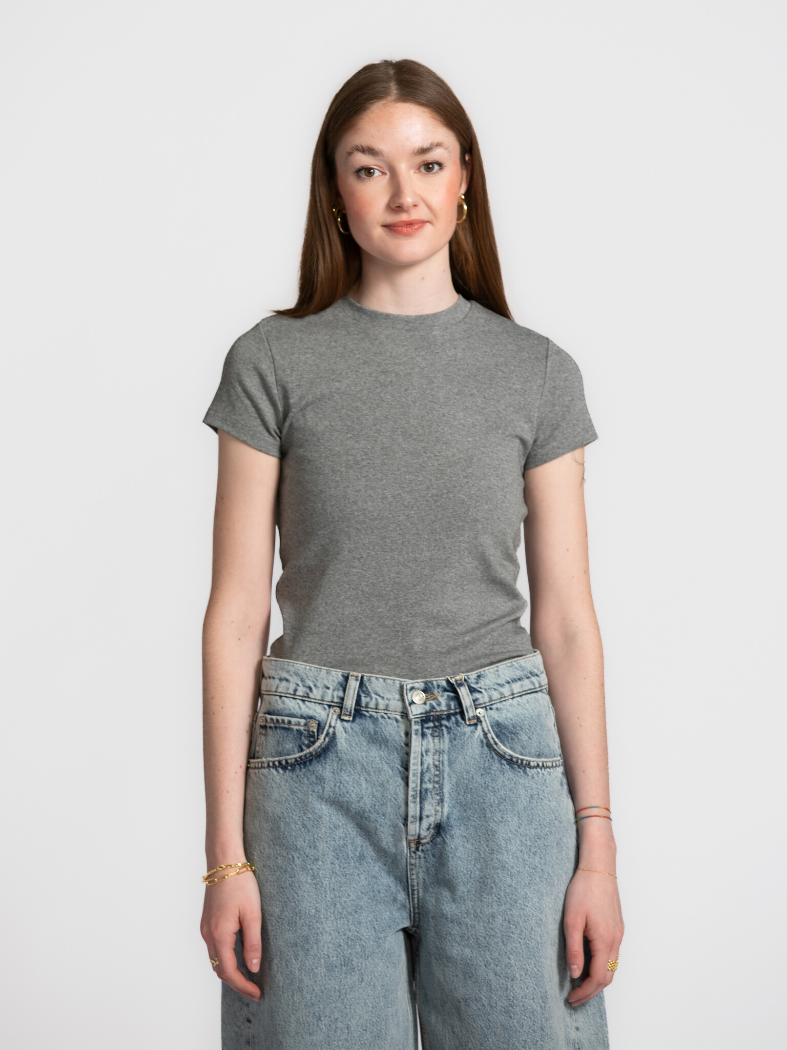 Les Soeurs t-shirt ajusté Olive 3. Retour à l’essentiel, en mieux. Ce T-shirt ajusté est épuré, intemporel et flatteur. S...