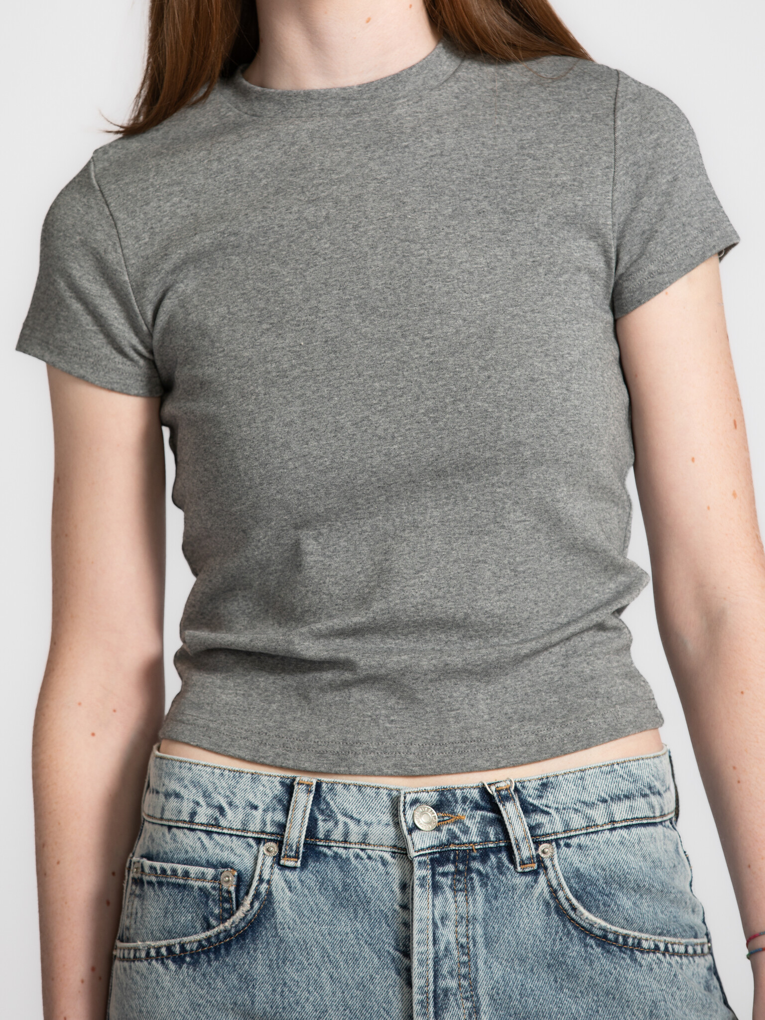 Les Soeurs t-shirt ajusté Olive 4. Retour à l’essentiel, en mieux. Ce T-shirt ajusté est épuré, intemporel et flatteur. S...